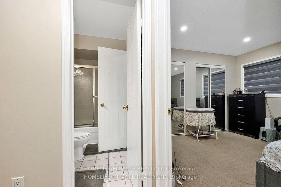 Photo 16 of 41 Goldenlight Circle, Brampton, Brampton West — HOMEH