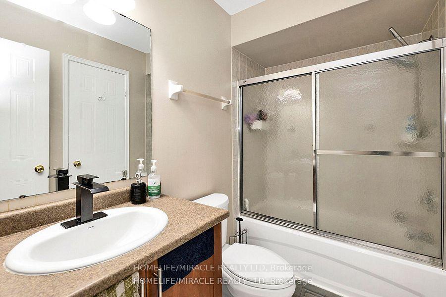 Photo 18 of 41 Goldenlight Circle, Brampton, Brampton West — HOMEH