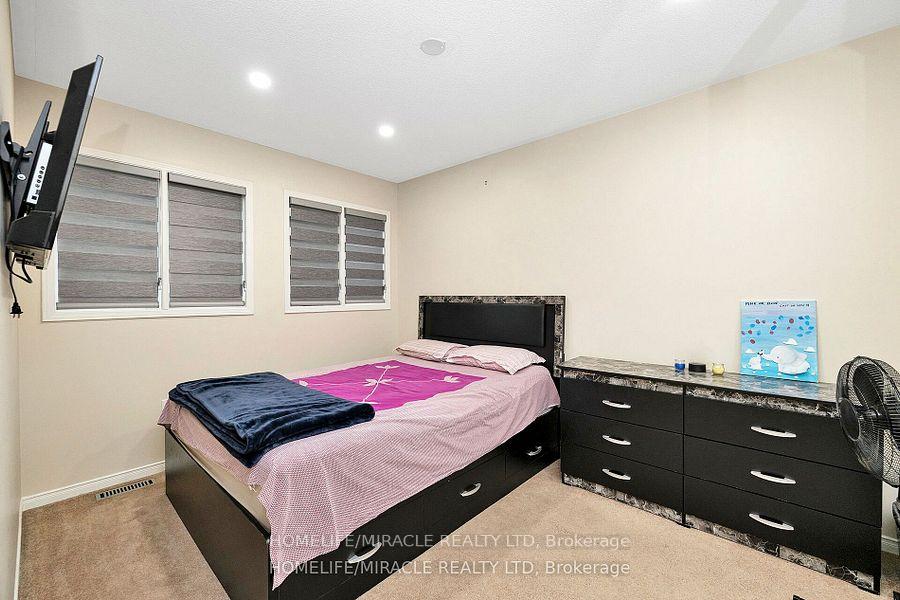 Photo 20 of 41 Goldenlight Circle, Brampton, Brampton West — HOMEH