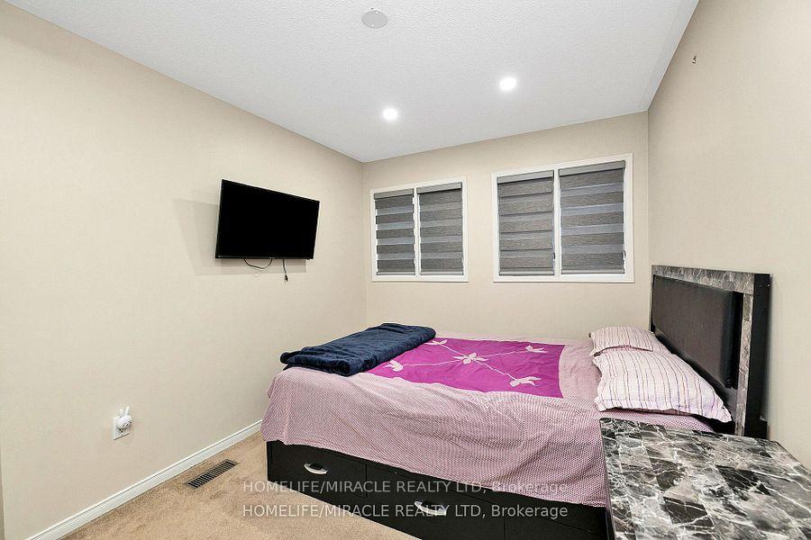Photo 21 of 41 Goldenlight Circle, Brampton, Brampton West — HOMEH