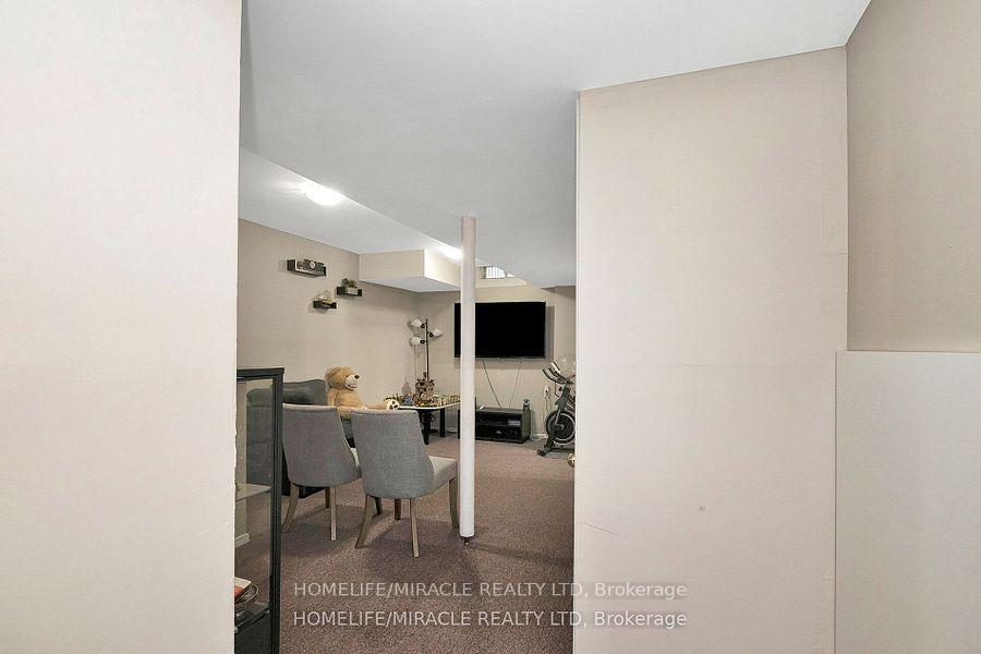 Photo 31 of 41 Goldenlight Circle, Brampton, Brampton West — HOMEH