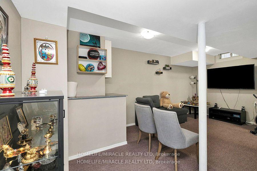 Photo 32 of 41 Goldenlight Circle, Brampton, Brampton West — HOMEH