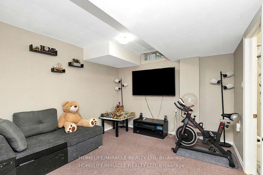 Photo 33 of 41 Goldenlight Circle, Brampton, Brampton West — HOMEH