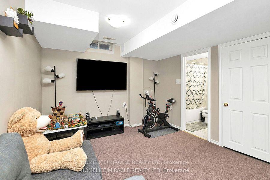 Photo 35 of 41 Goldenlight Circle, Brampton, Brampton West — HOMEH