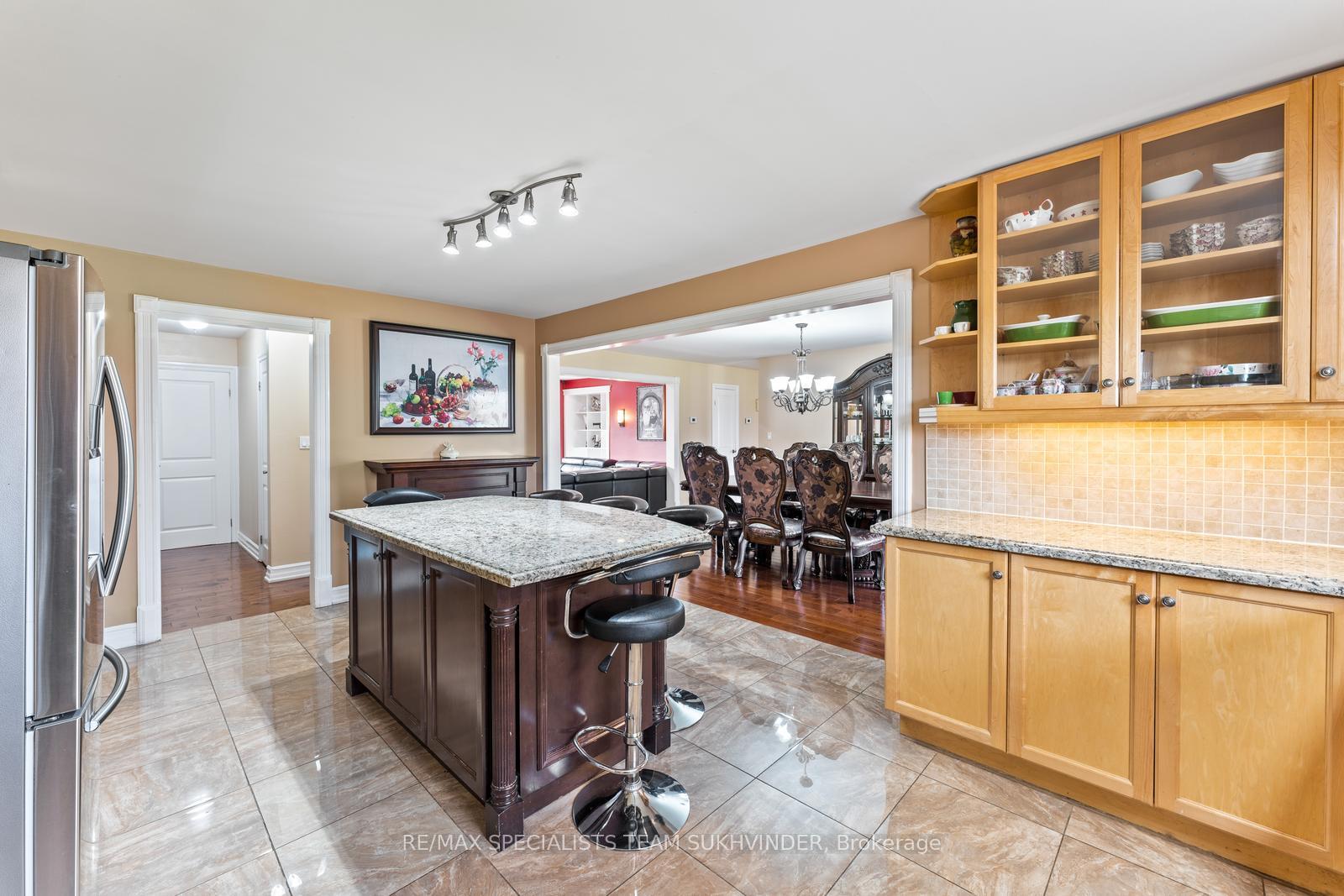 Photo 10 of 10604 Mcvean Drive, Brampton, Toronto Gore Rural Estate — HOMEH