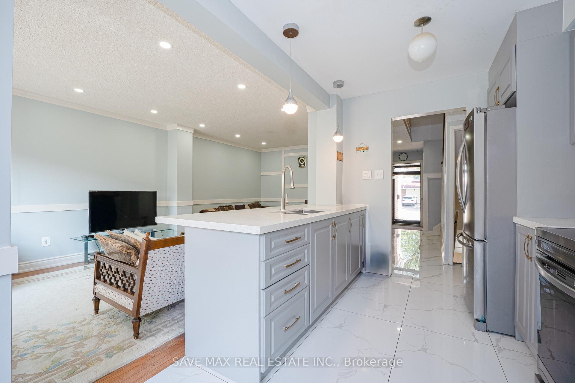 Photo 9 of 26 Gilmore Drive N, Brampton, Madoc — HOMEH