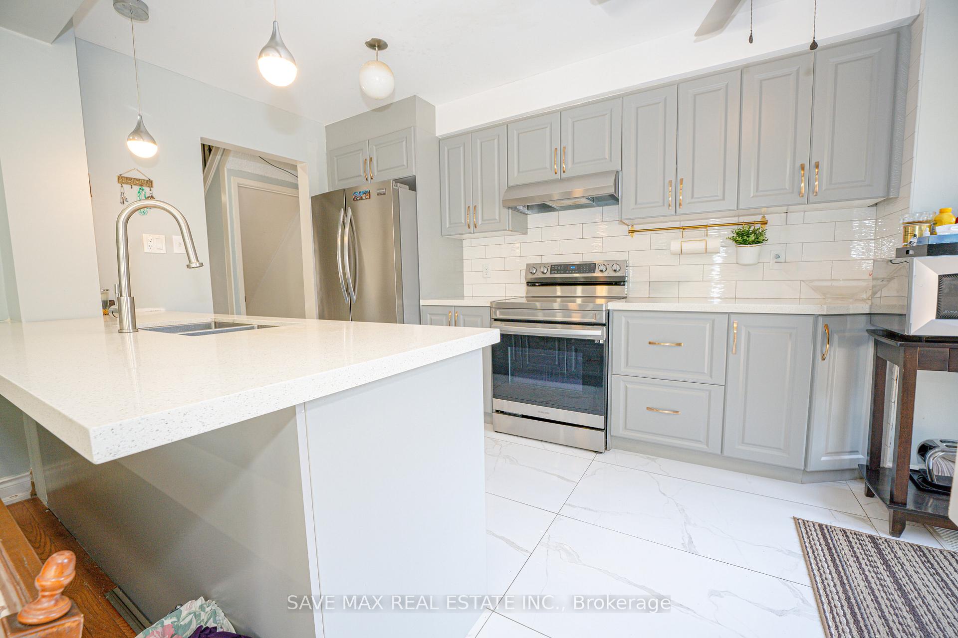 Photo 12 of 26 Gilmore Drive N, Brampton, Madoc — HOMEH