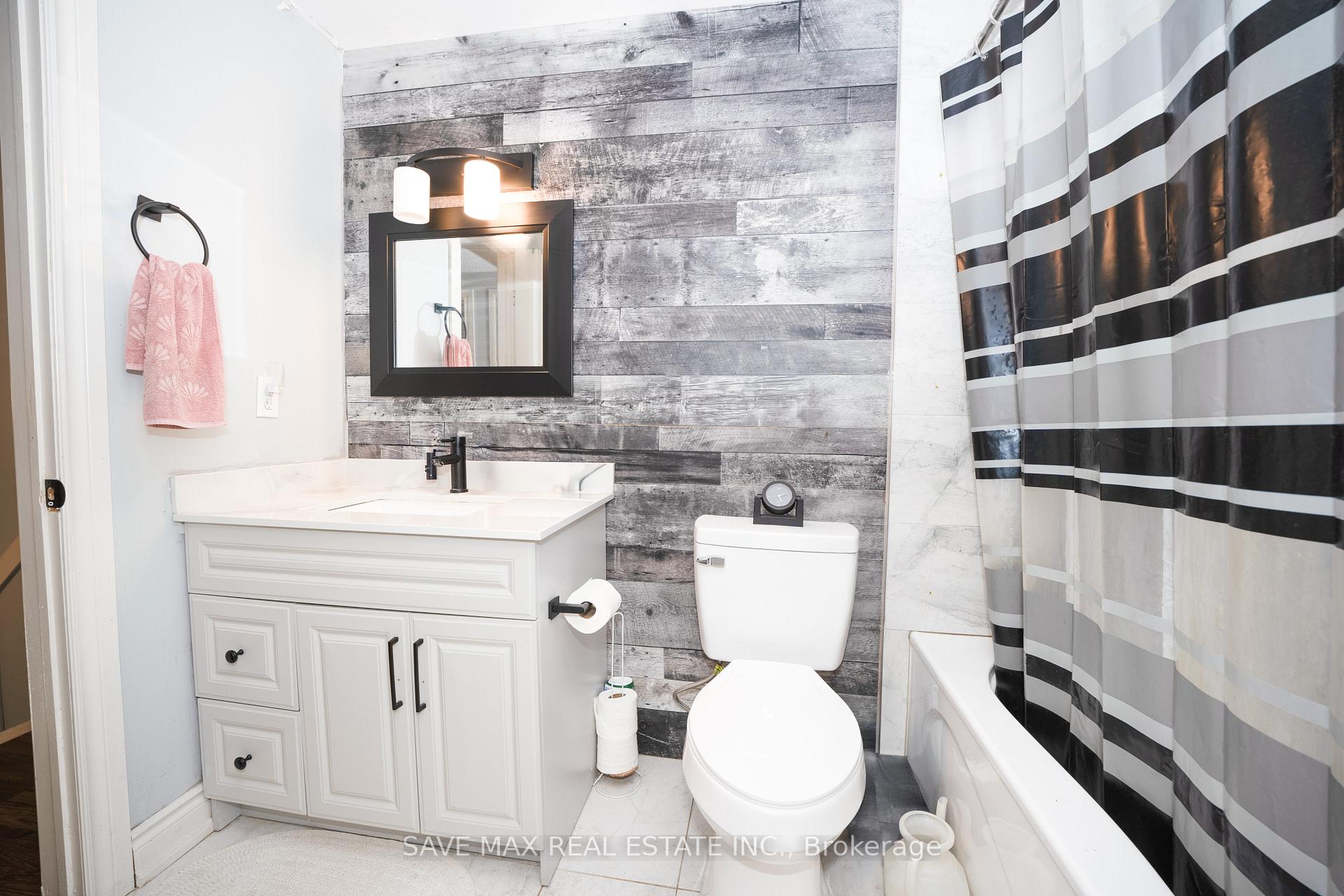 Photo 19 of 26 Gilmore Drive N, Brampton, Madoc — HOMEH