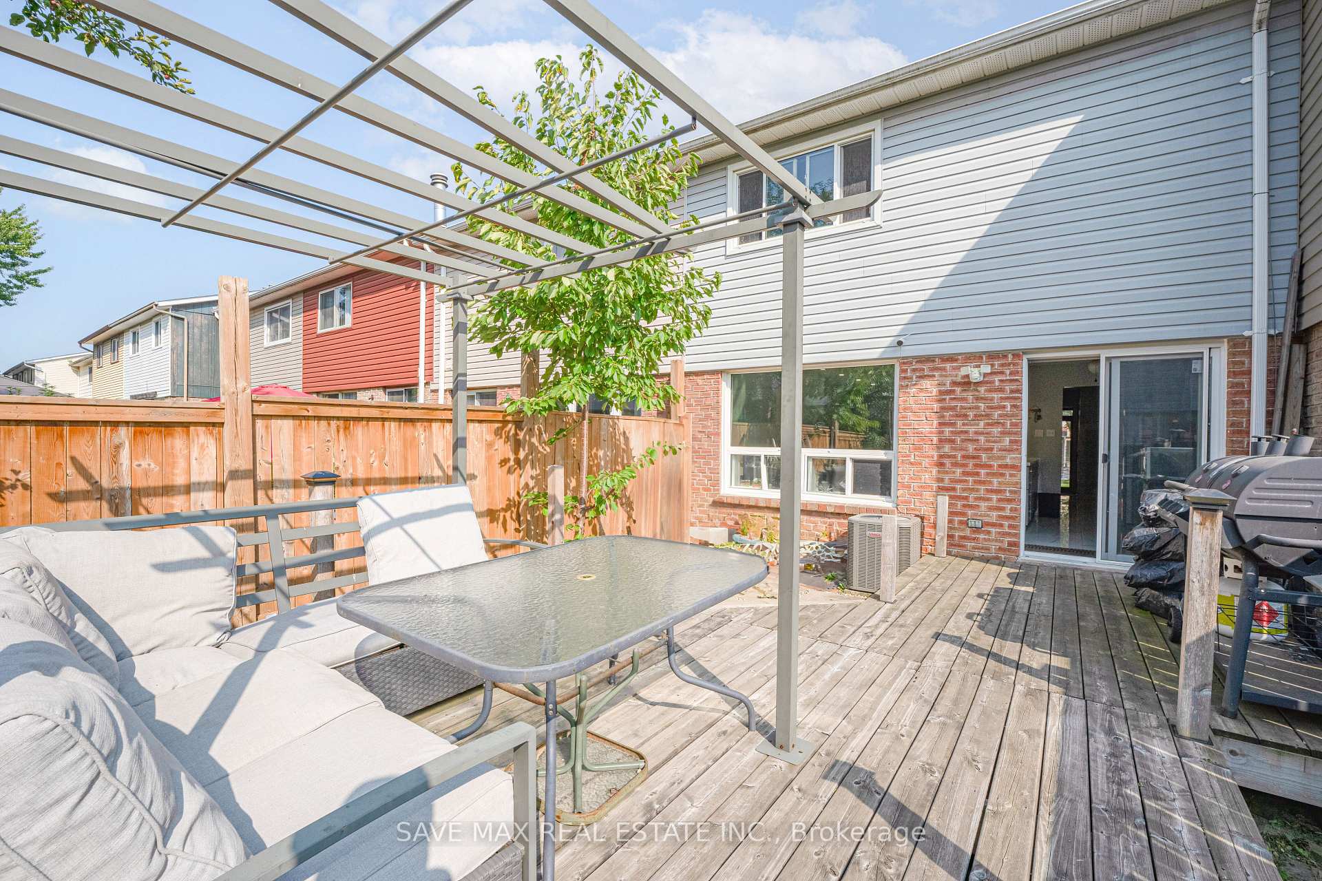 Photo 38 of 26 Gilmore Drive N, Brampton, Madoc — HOMEH