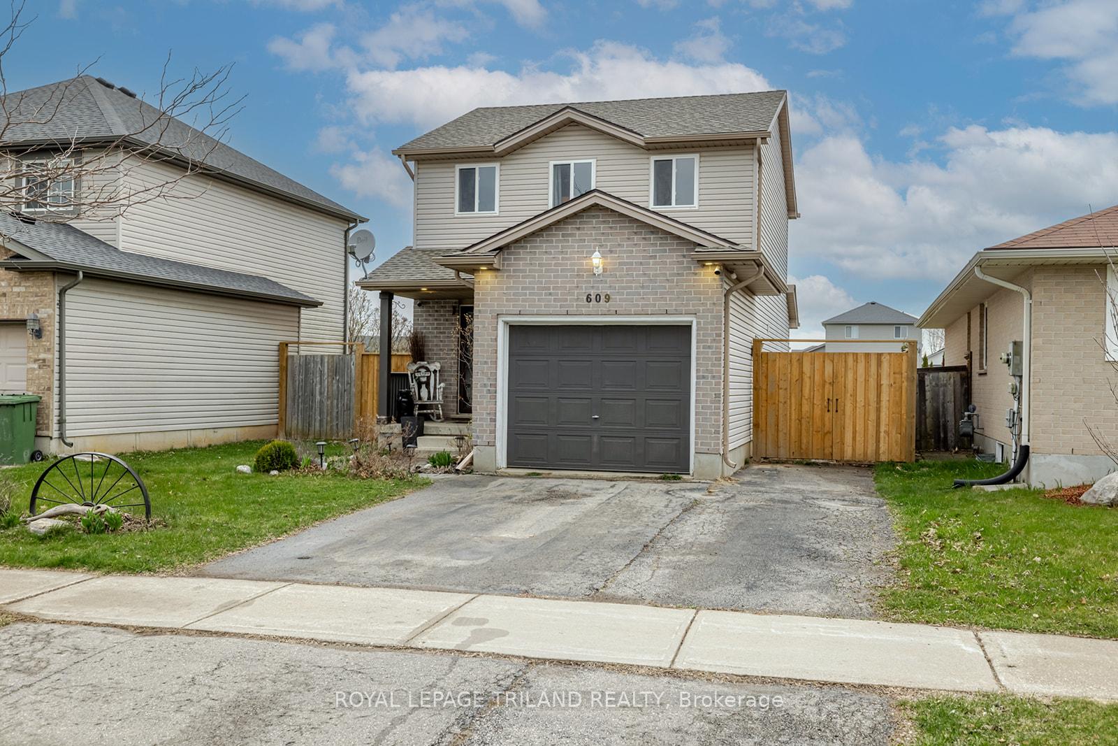 Photo 2 of 609 Highview Drive, St. Thomas — HOMEH