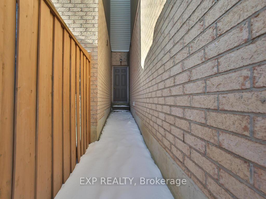 Photo 39 of 21 Soapstone Trail, Brampton, Sandringham-Wellington — HOMEH