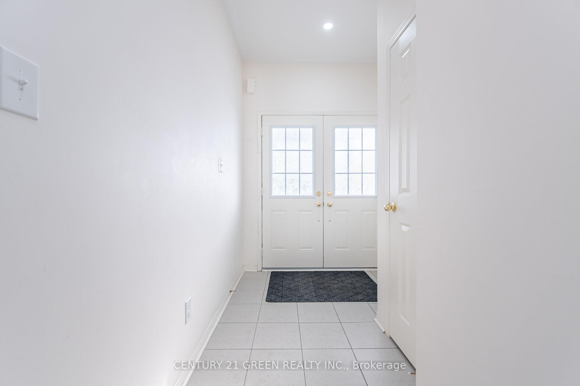 Photo 4 of 120 Cookview Drive, Brampton, Sandringham-Wellington — HOMEH