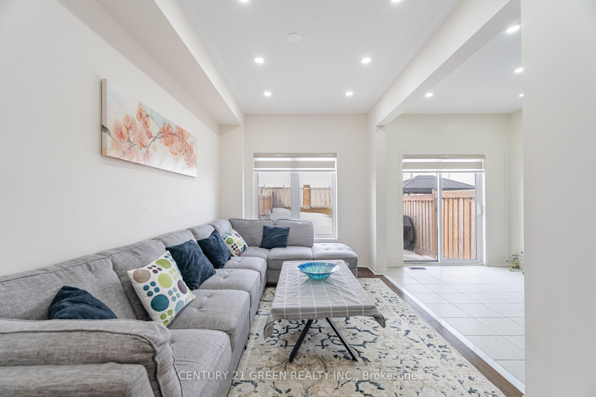 Photo 8 of 120 Cookview Drive, Brampton, Sandringham-Wellington — HOMEH