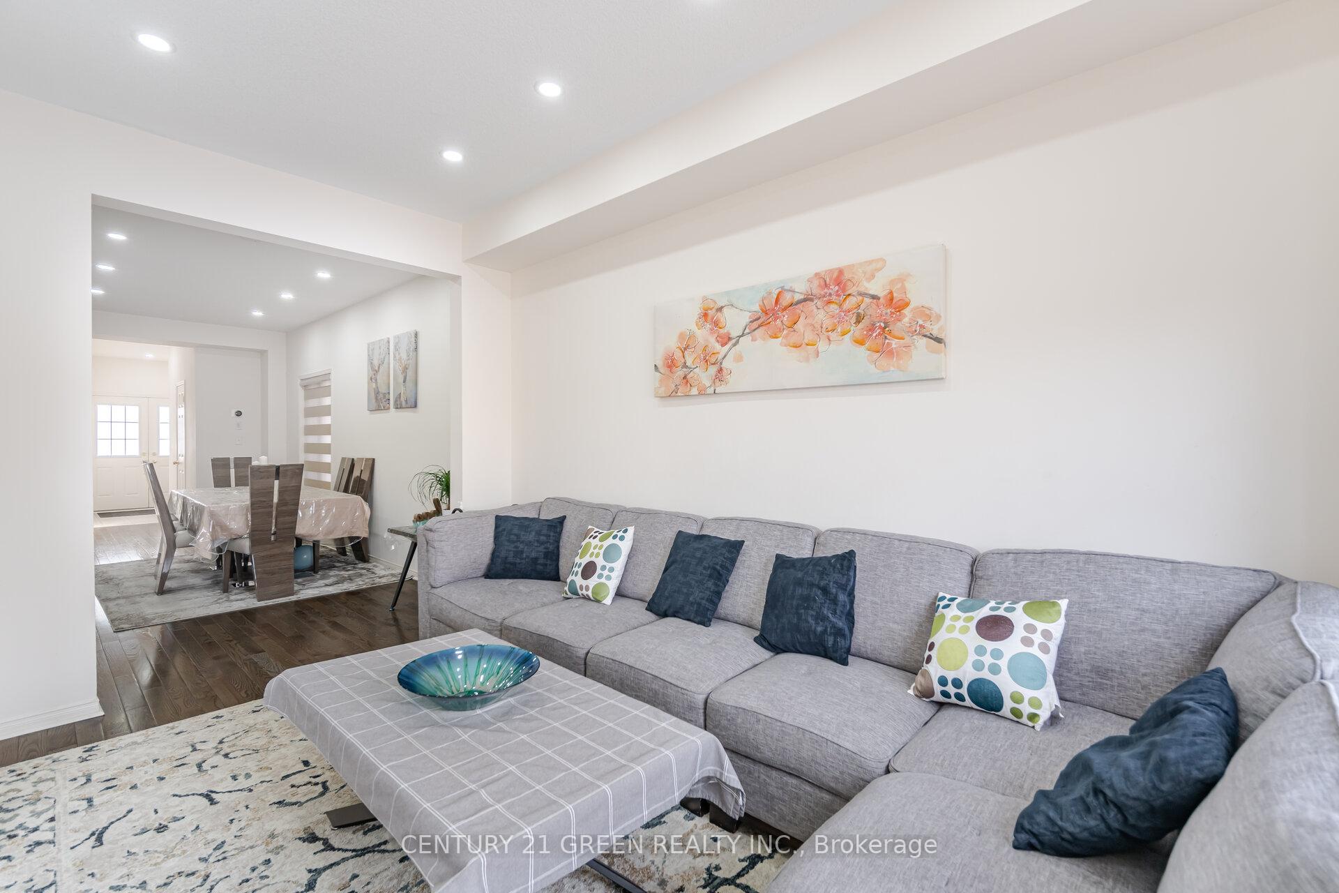 Photo 9 of 120 Cookview Drive, Brampton, Sandringham-Wellington — HOMEH