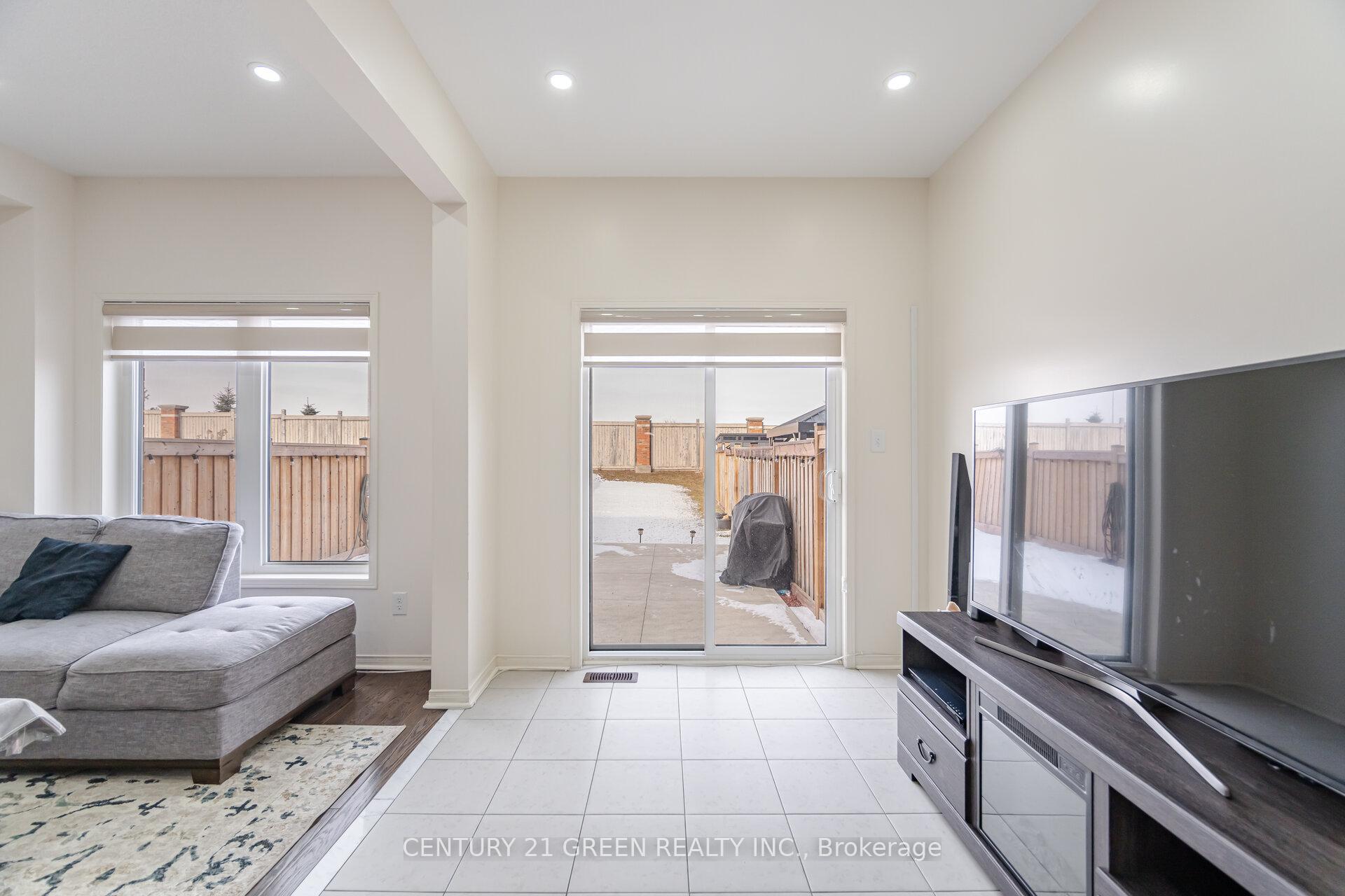 Photo 10 of 120 Cookview Drive, Brampton, Sandringham-Wellington — HOMEH