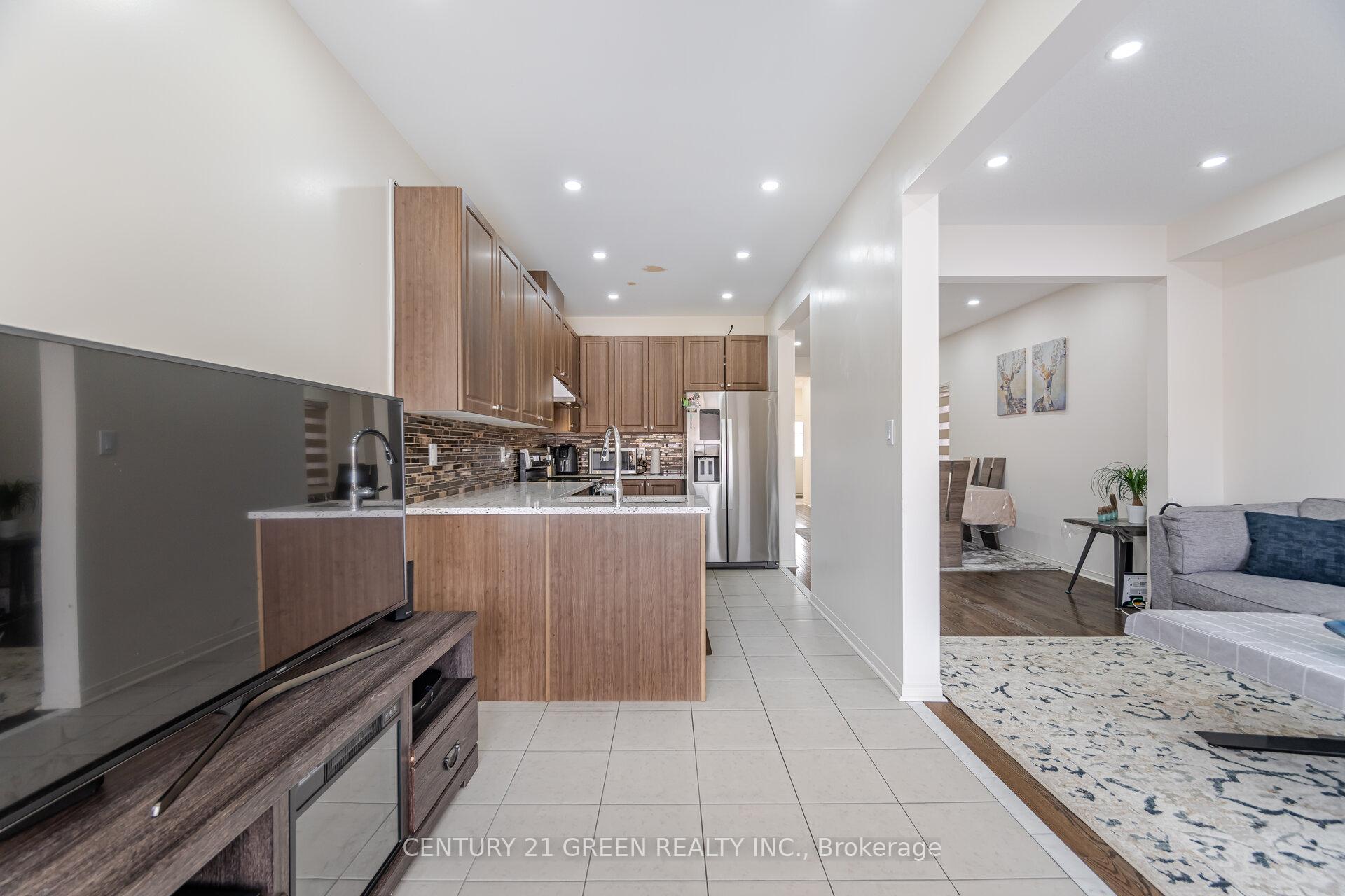 Photo 11 of 120 Cookview Drive, Brampton, Sandringham-Wellington — HOMEH