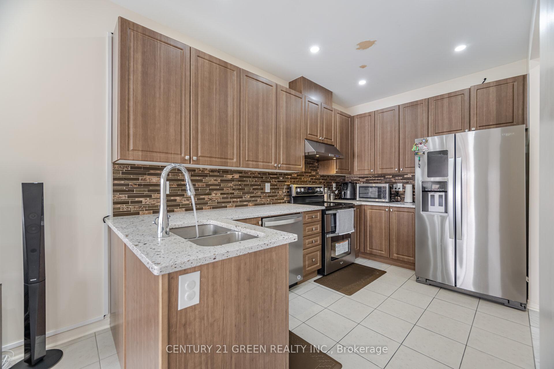 Photo 12 of 120 Cookview Drive, Brampton, Sandringham-Wellington — HOMEH