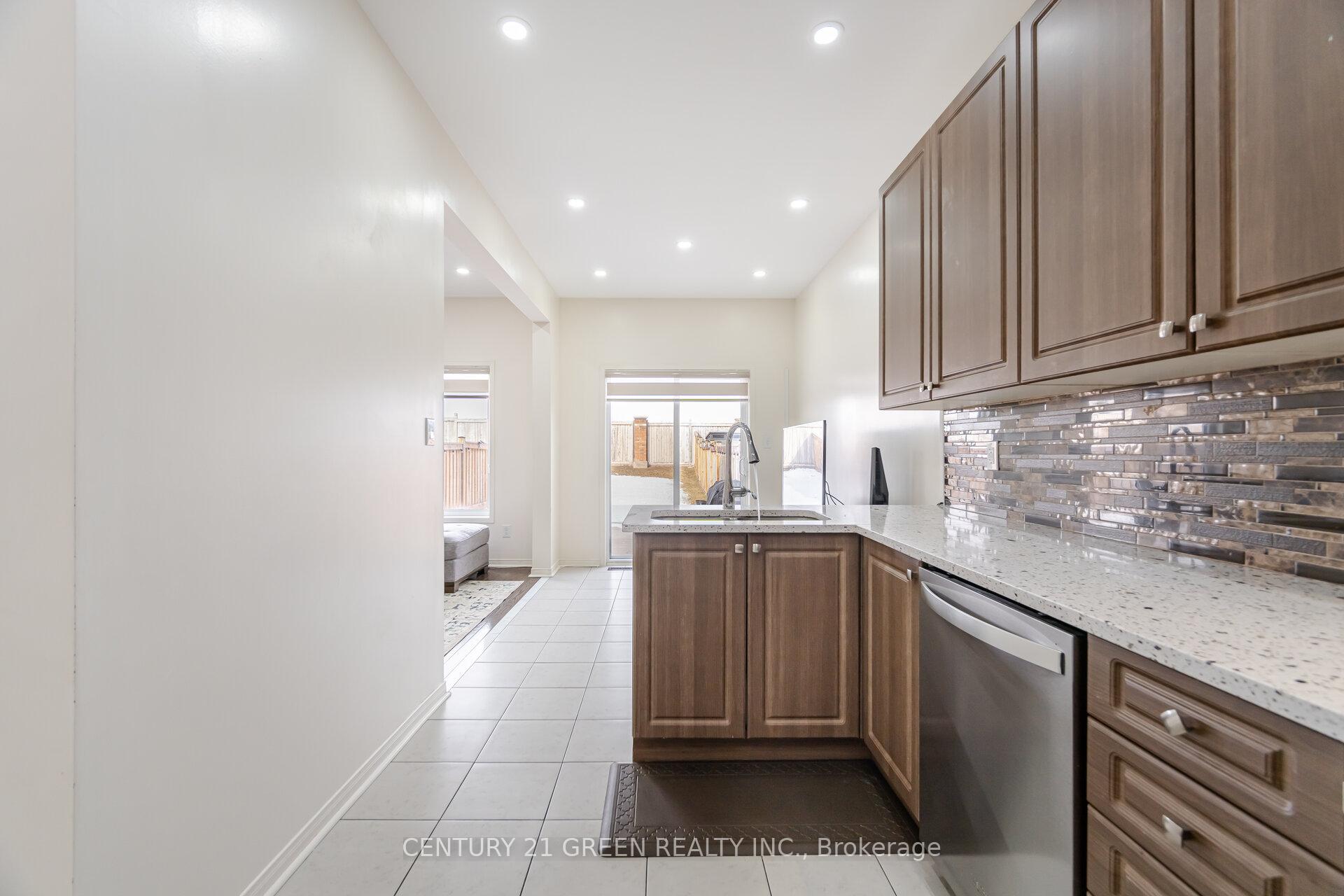 Photo 13 of 120 Cookview Drive, Brampton, Sandringham-Wellington — HOMEH