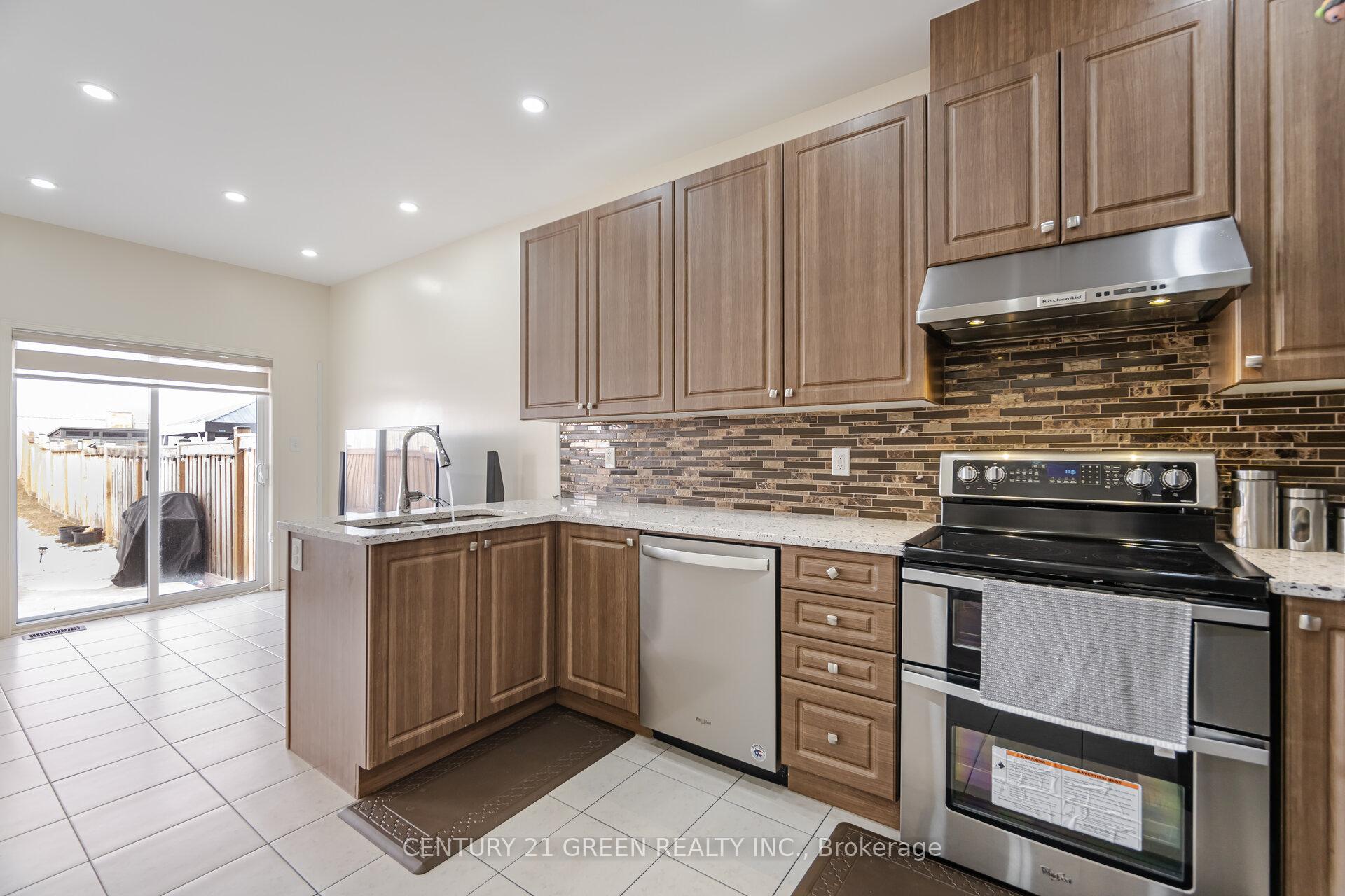 Photo 15 of 120 Cookview Drive, Brampton, Sandringham-Wellington — HOMEH