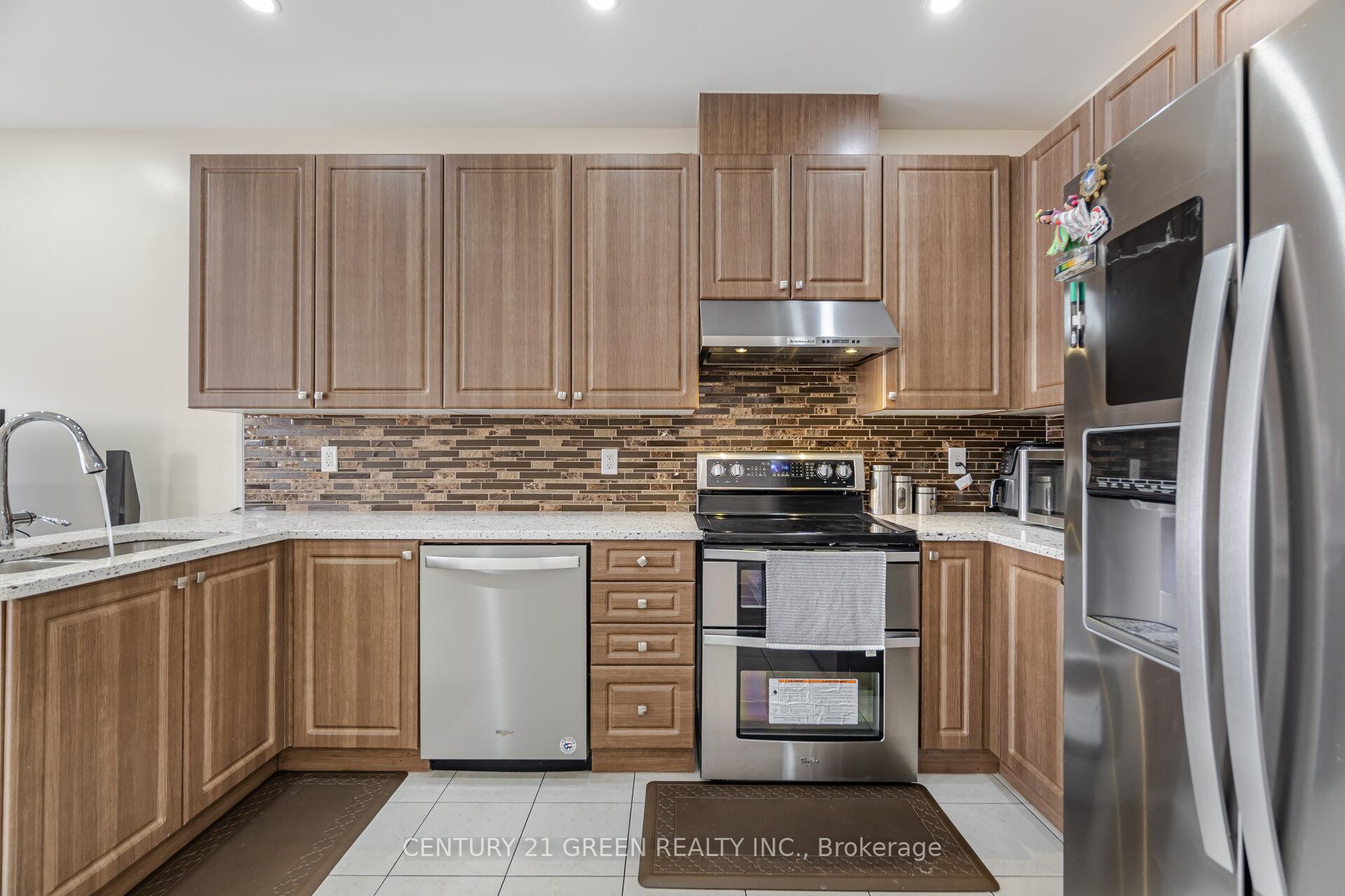 Photo 16 of 120 Cookview Drive, Brampton, Sandringham-Wellington — HOMEH