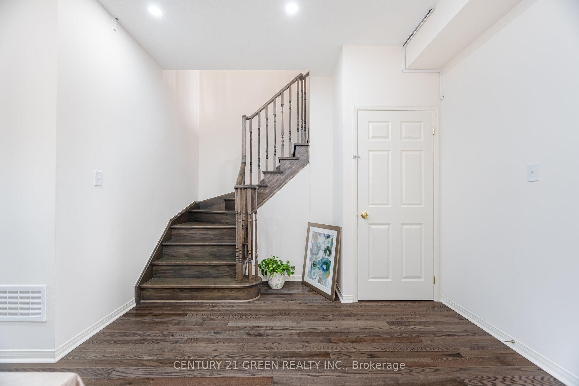 Photo 18 of 120 Cookview Drive, Brampton, Sandringham-Wellington — HOMEH
