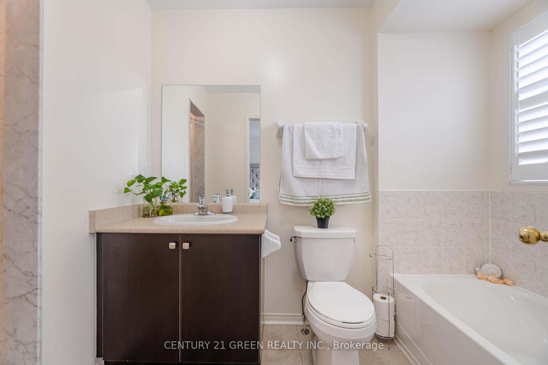 Photo 24 of 120 Cookview Drive, Brampton, Sandringham-Wellington — HOMEH