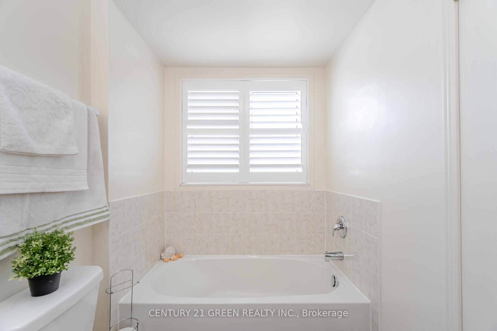 Photo 26 of 120 Cookview Drive, Brampton, Sandringham-Wellington — HOMEH