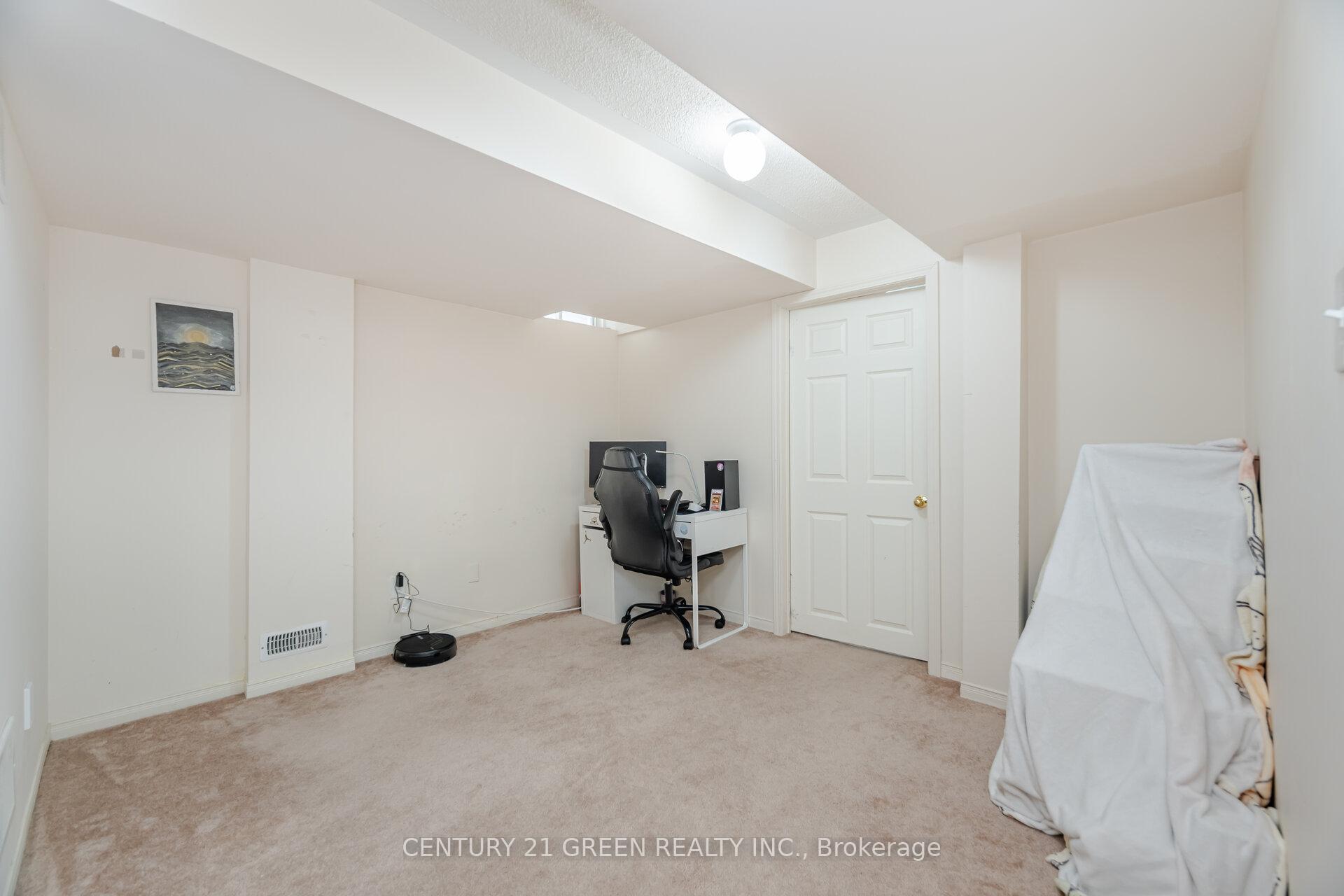 Photo 32 of 120 Cookview Drive, Brampton, Sandringham-Wellington — HOMEH