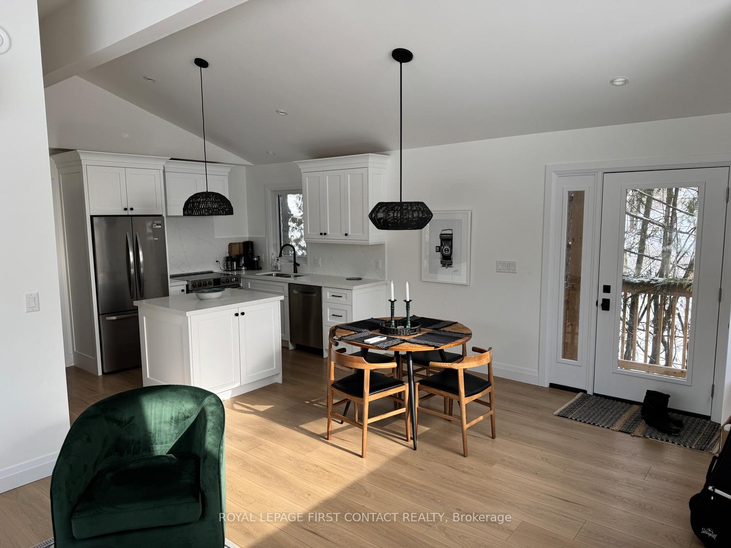 Photo 15 of 117 Collingwood Street, Barrie, Codrington — HOMEH