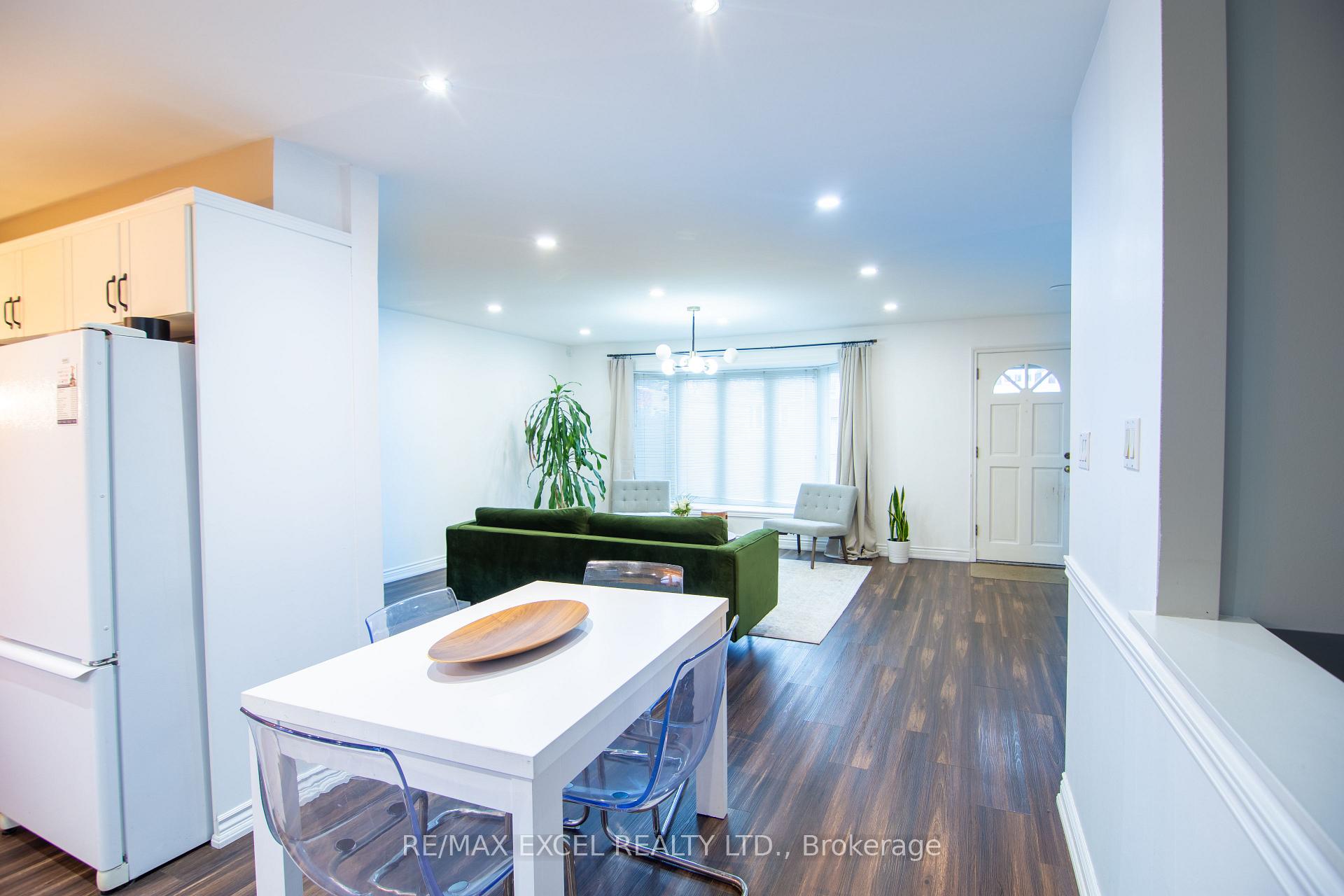 Photo 8 of 56 Farmington Drive, Brampton, Brampton East — HOMEH