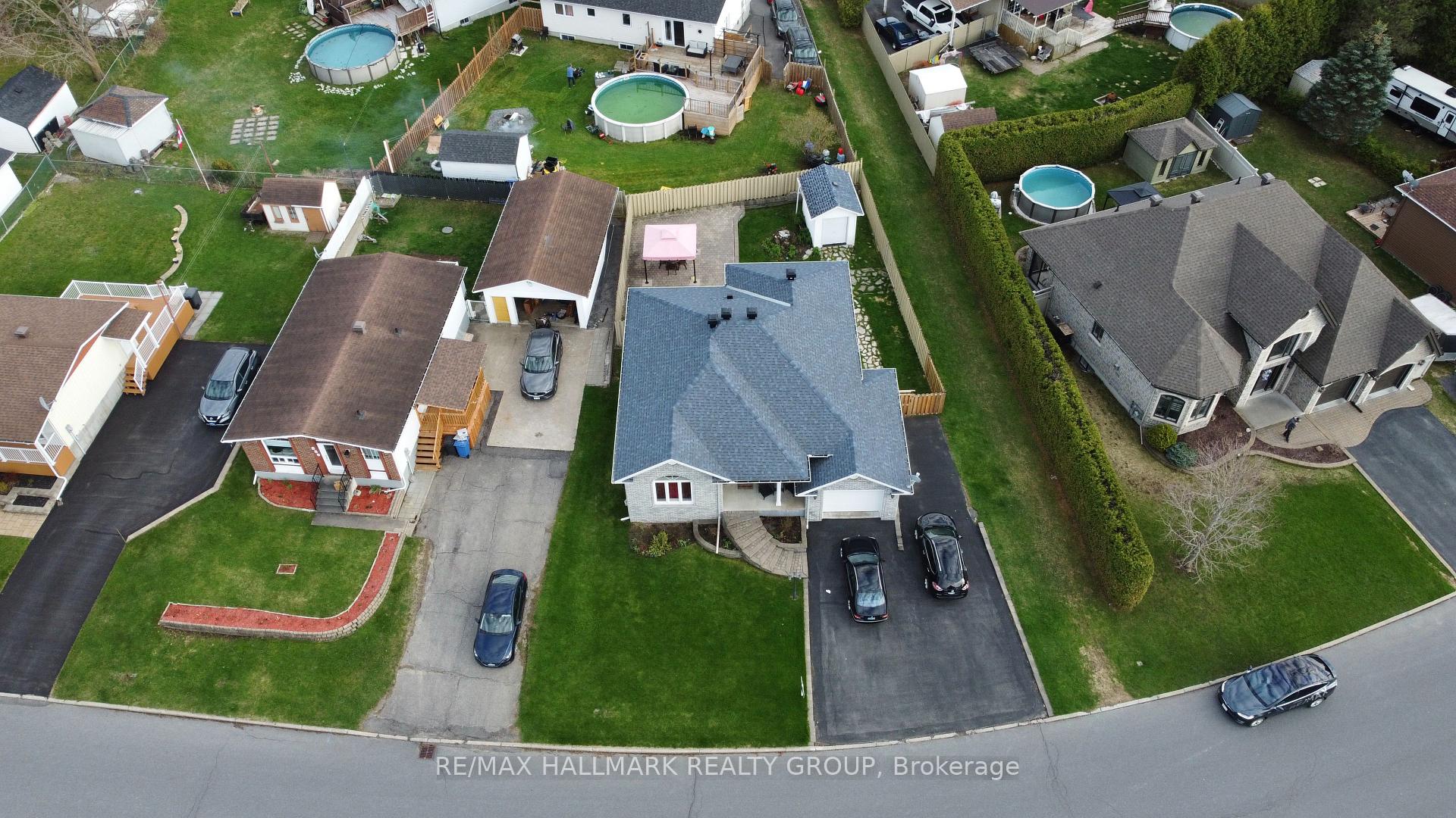 Photo 3 of 863 Victoria Street, Champlain, L'Orignal — HOMEH