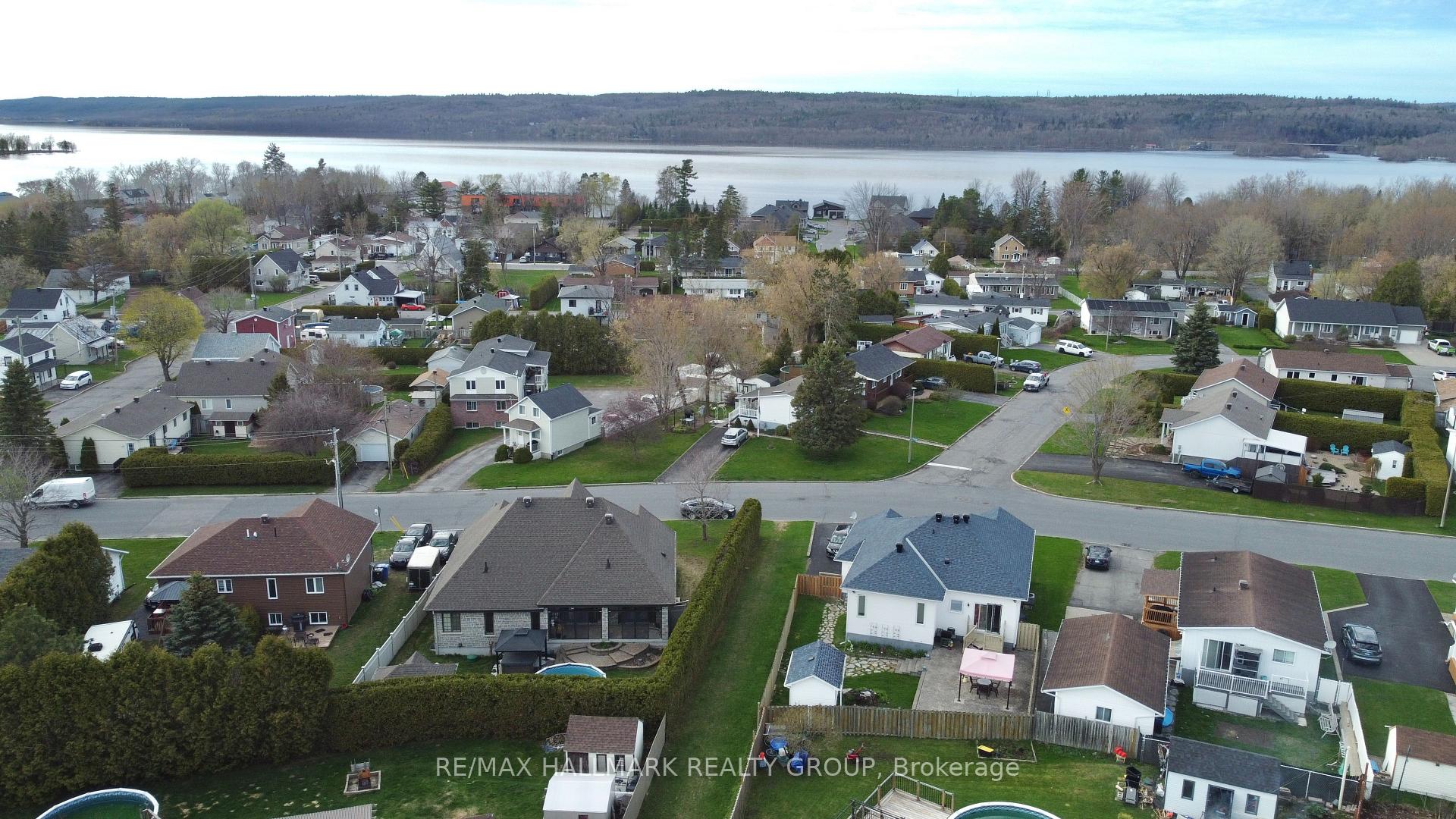 Photo 4 of 863 Victoria Street, Champlain, L'Orignal — HOMEH