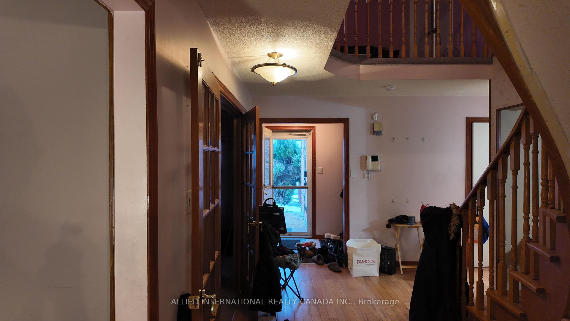 Photo 4 of 1 Berwick Avenue, Brampton, Heart Lake West — HOMEH