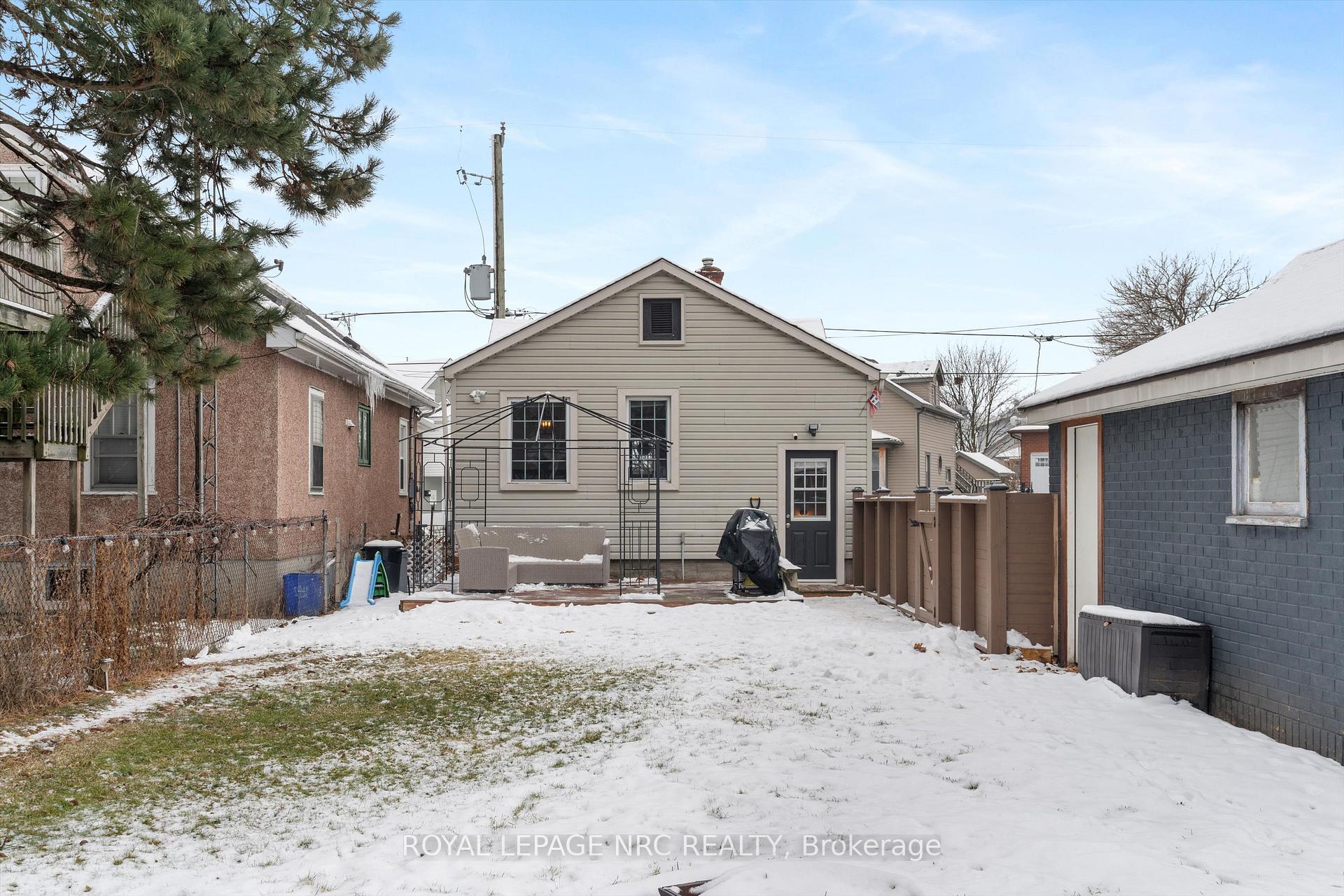 Photo 25 of 31 Garnet Street, St. Catharines, Facer — HOMEH