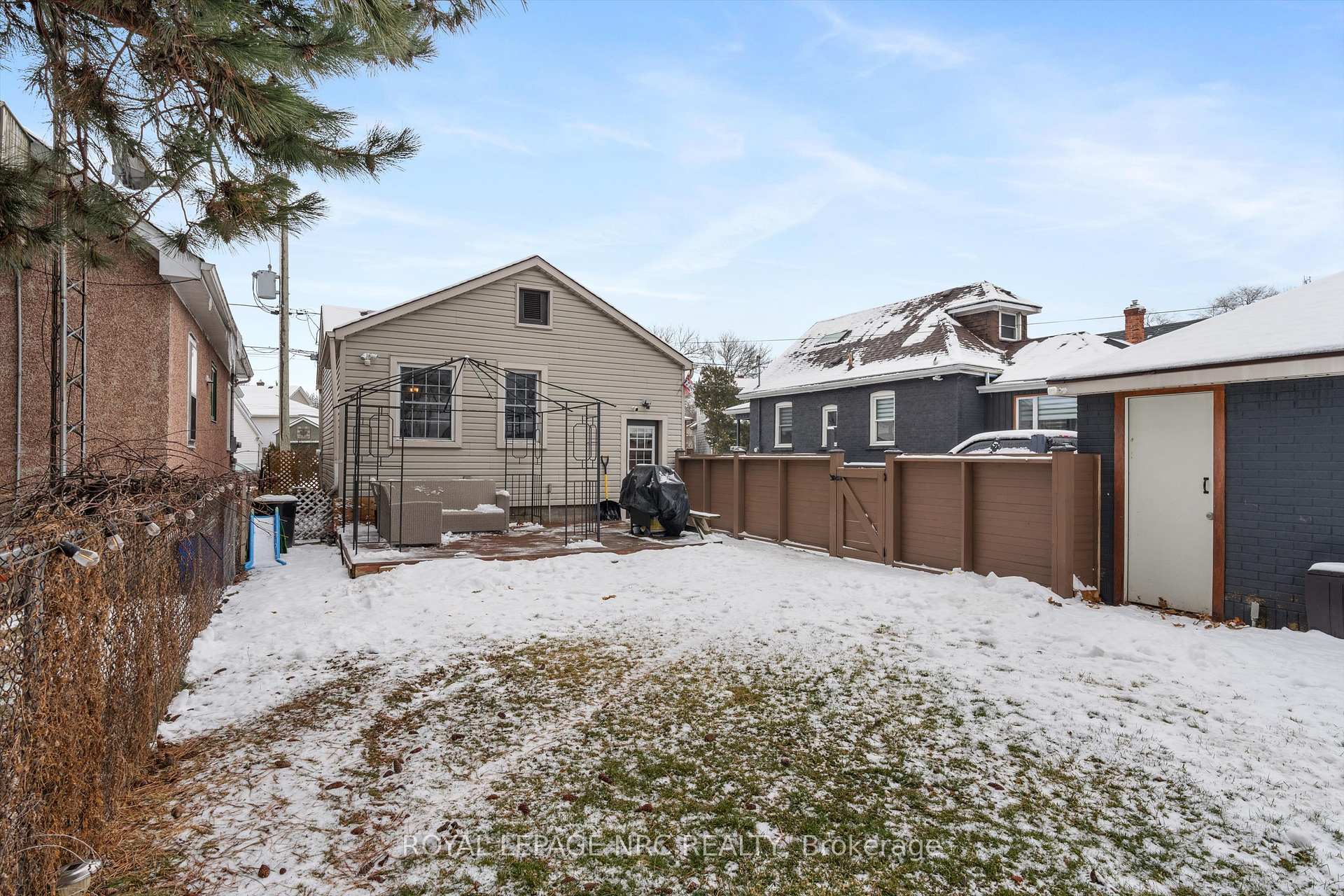 Photo 27 of 31 Garnet Street, St. Catharines, Facer — HOMEH