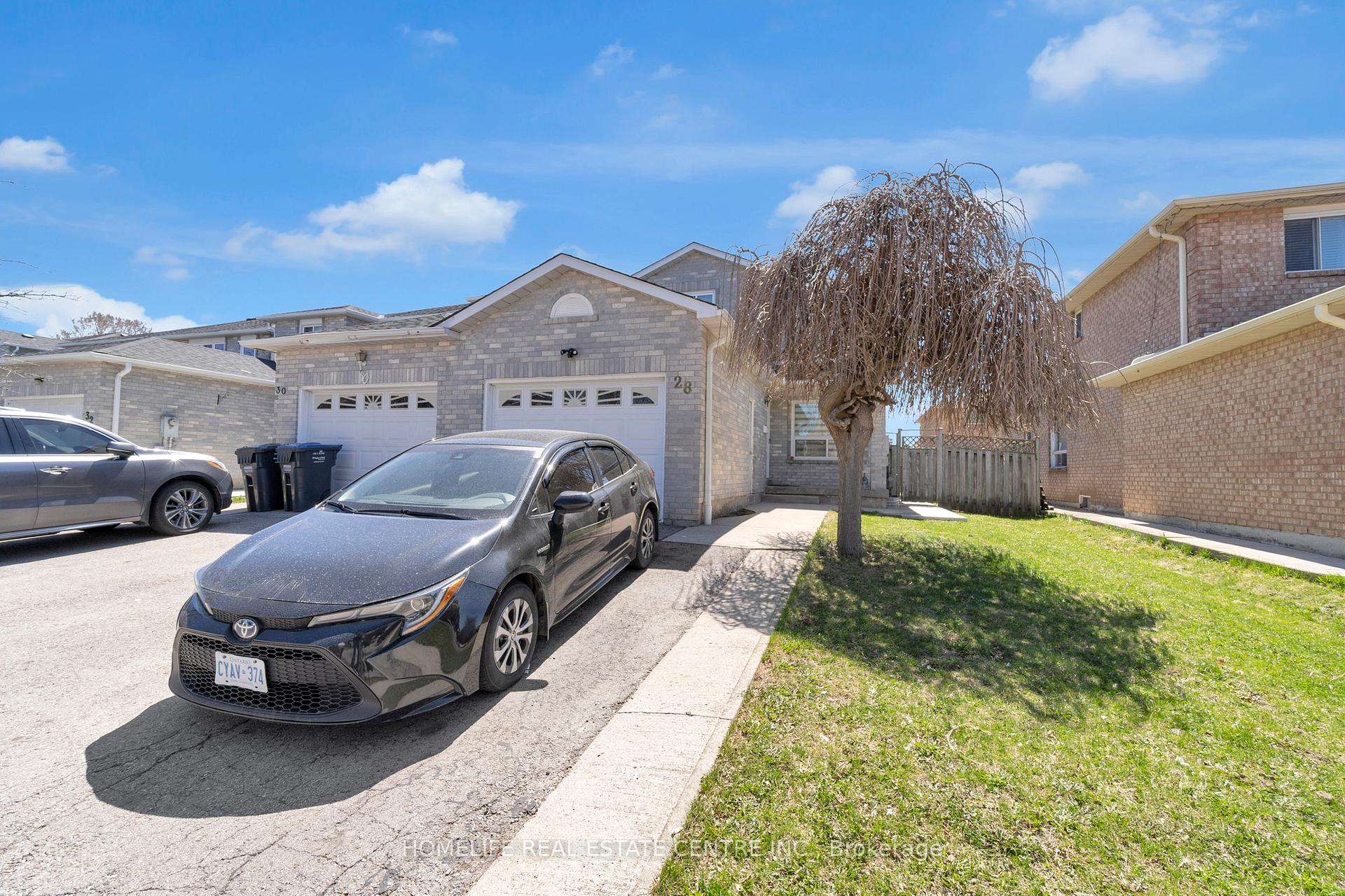 Photo 3 of 28 Donna Drive, Brampton, Heart Lake West — HOMEH