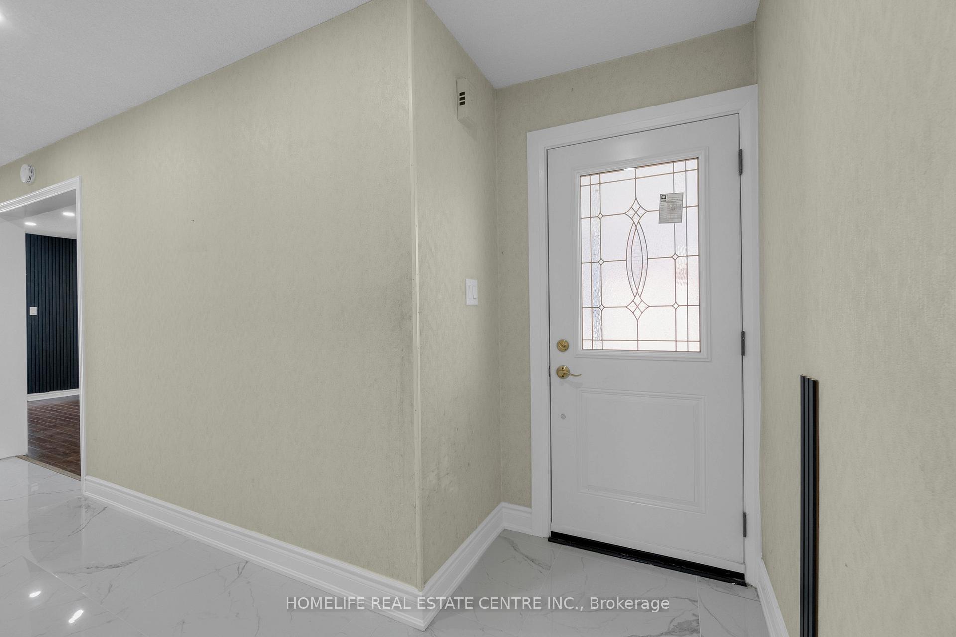 Photo 5 of 28 Donna Drive, Brampton, Heart Lake West — HOMEH