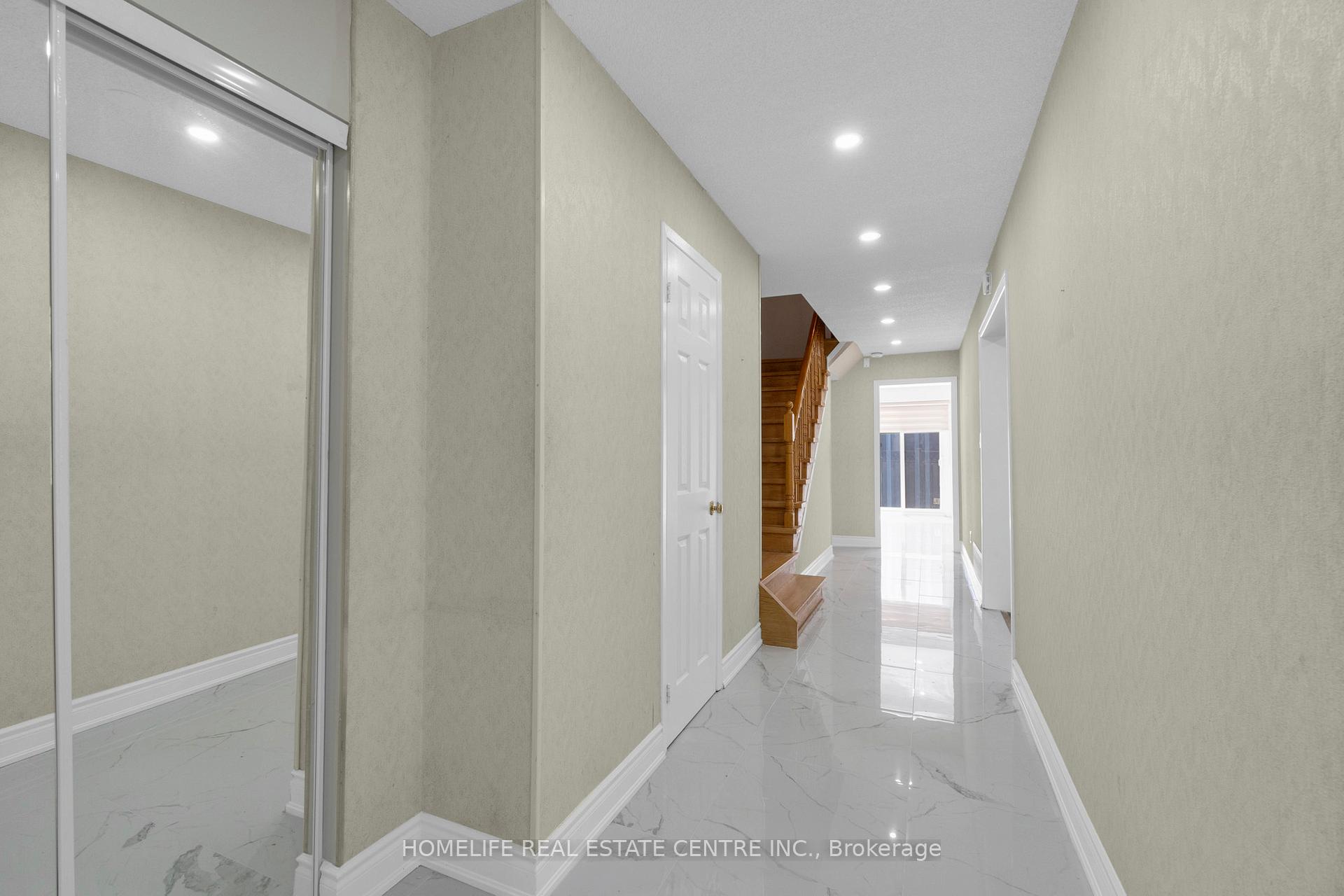 Photo 6 of 28 Donna Drive, Brampton, Heart Lake West — HOMEH