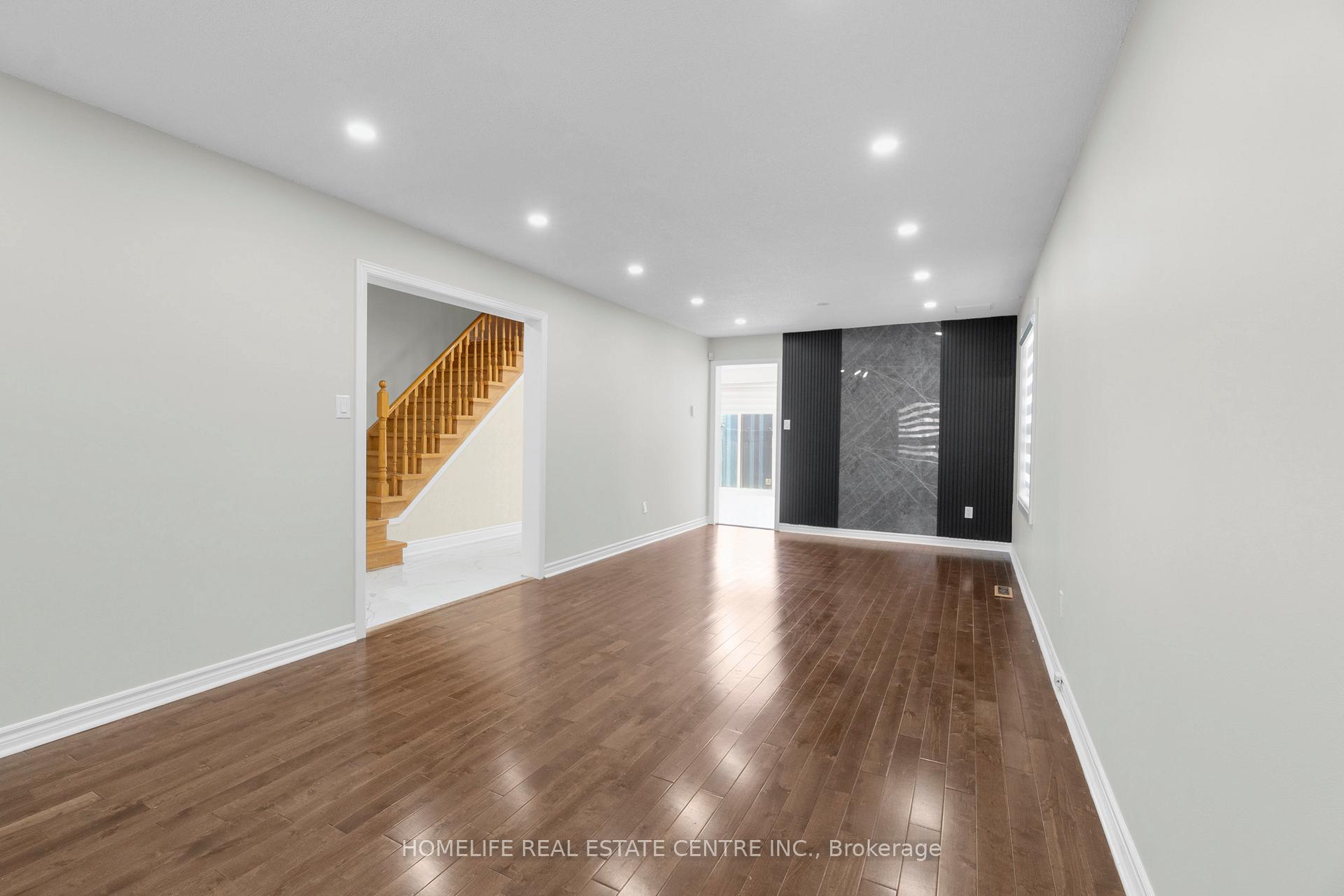 Photo 12 of 28 Donna Drive, Brampton, Heart Lake West — HOMEH