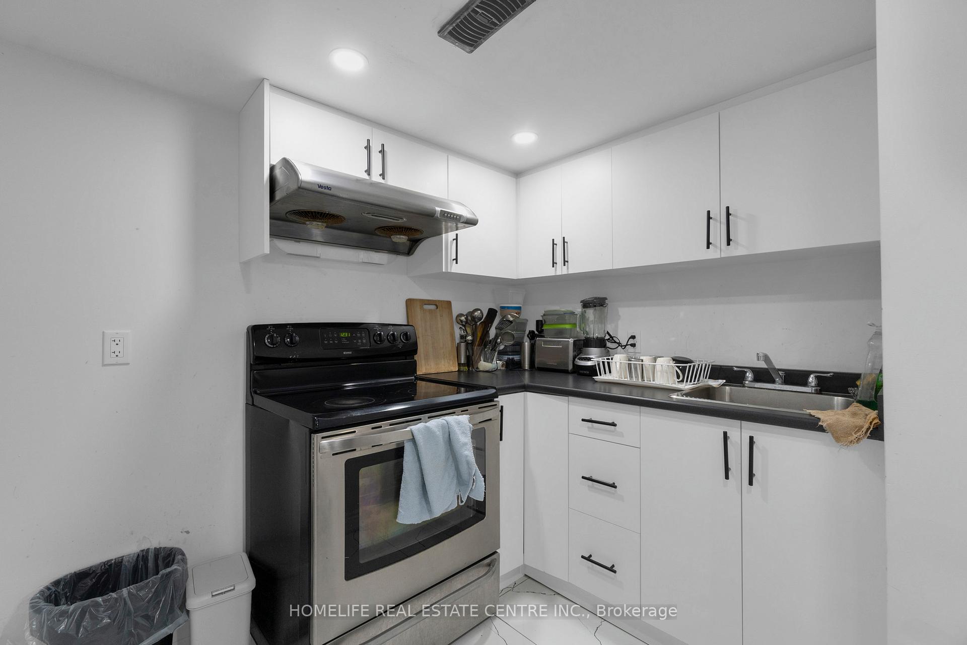 Photo 37 of 28 Donna Drive, Brampton, Heart Lake West — HOMEH