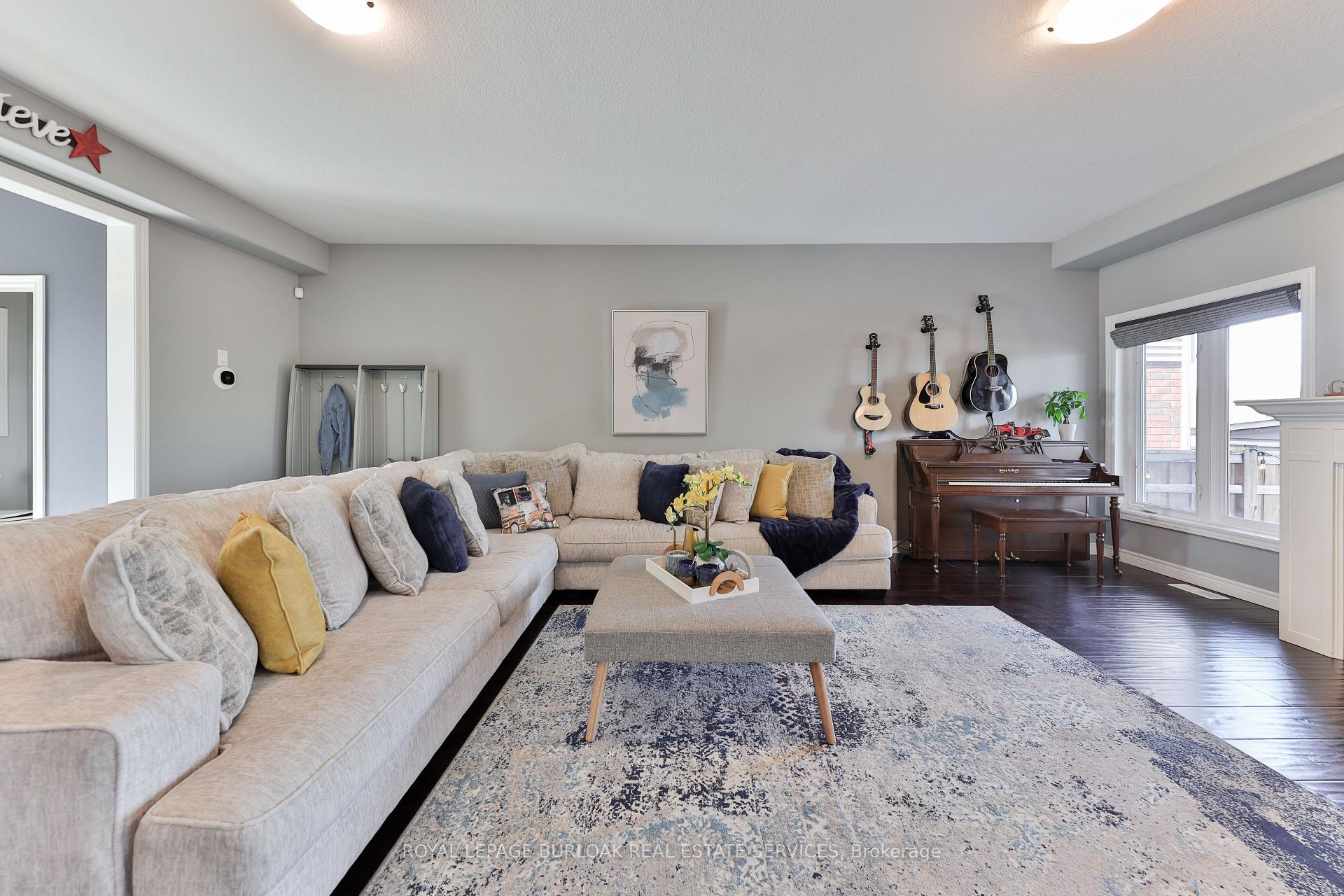 Photo 5 of 4 Thornbury Court, Hamilton, Stoney Creek Mountain — HOMEH