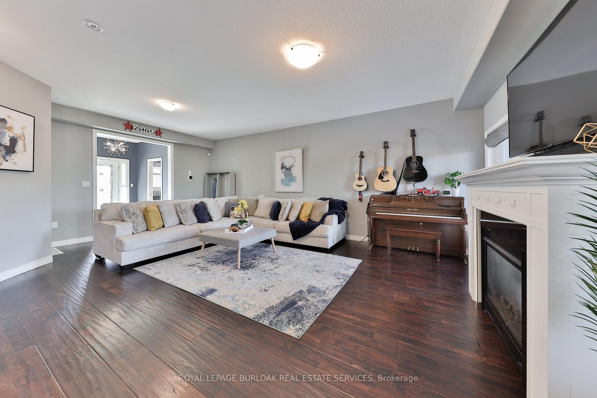 Photo 6 of 4 Thornbury Court, Hamilton, Stoney Creek Mountain — HOMEH