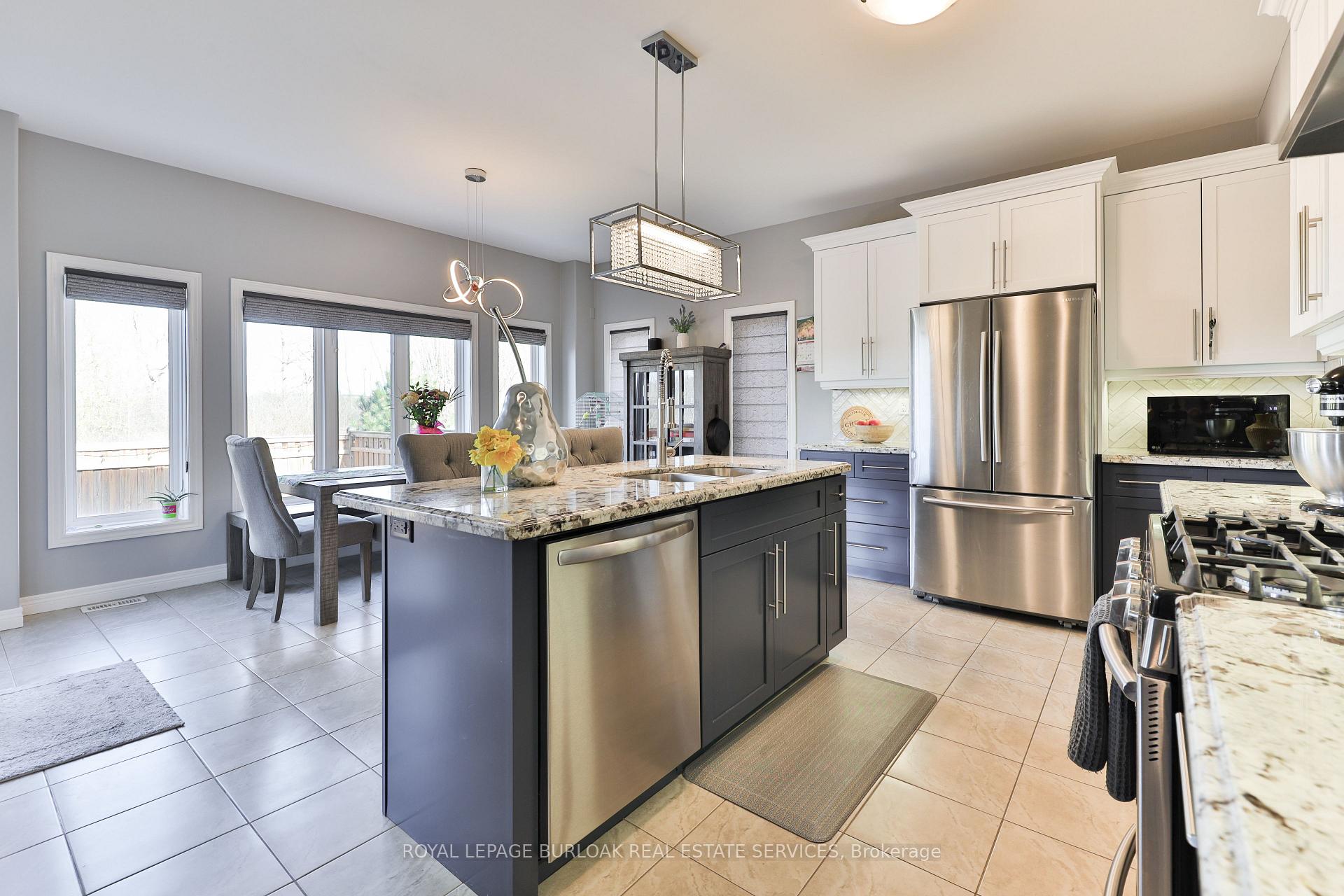 Photo 7 of 4 Thornbury Court, Hamilton, Stoney Creek Mountain — HOMEH
