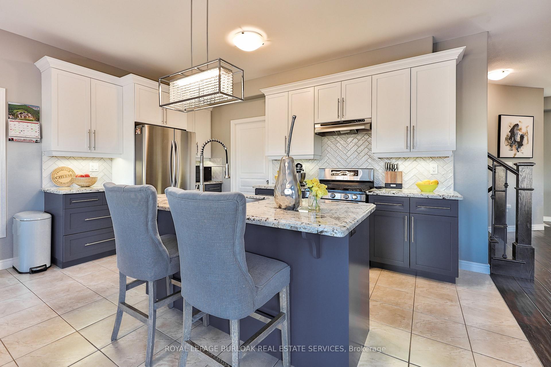 Photo 9 of 4 Thornbury Court, Hamilton, Stoney Creek Mountain — HOMEH