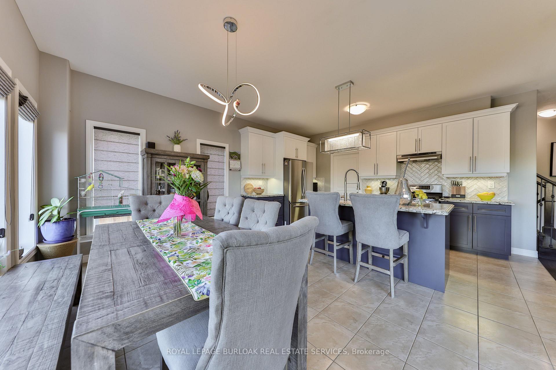 Photo 11 of 4 Thornbury Court, Hamilton, Stoney Creek Mountain — HOMEH