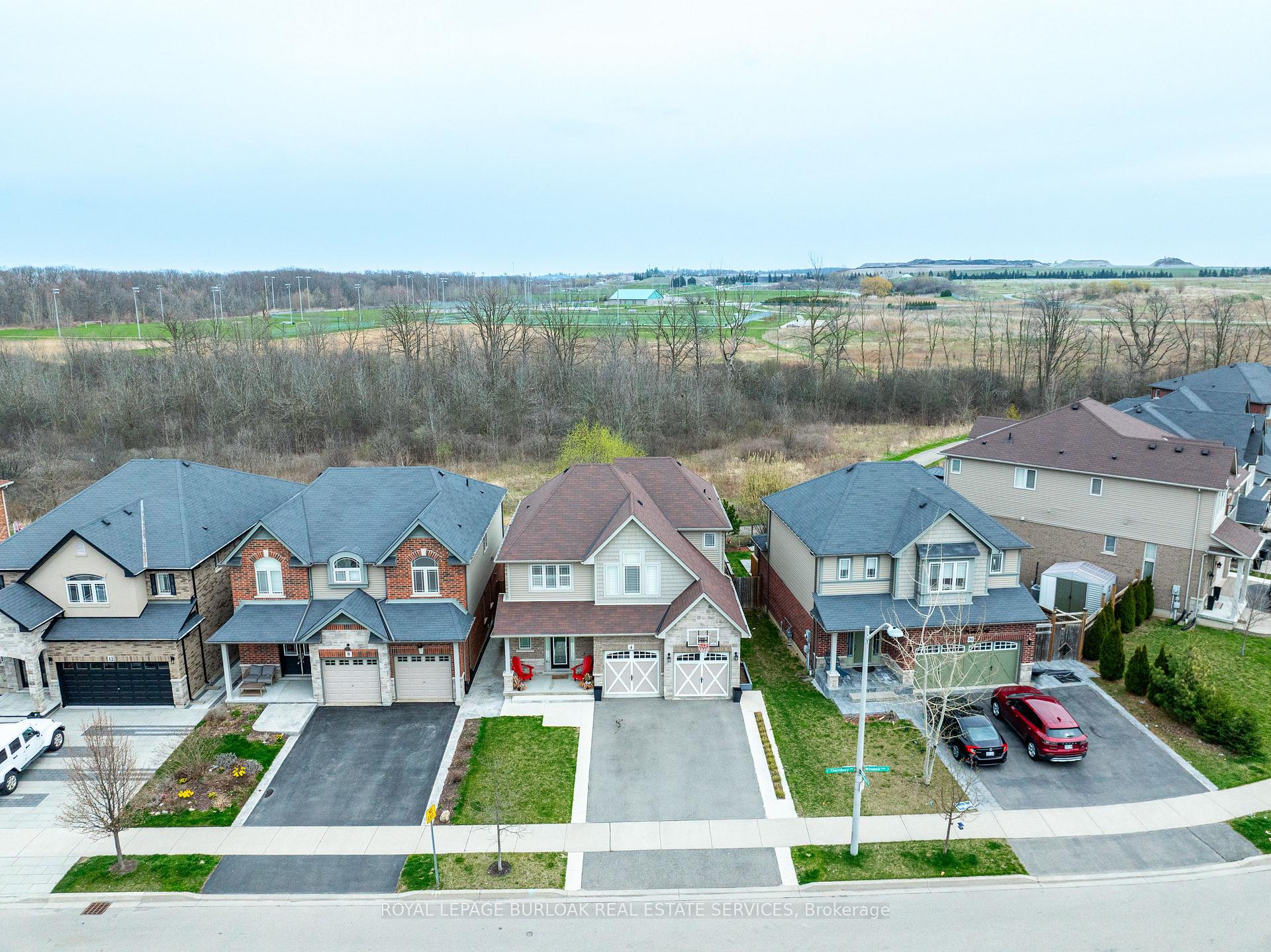 Photo 12 of 4 Thornbury Court, Hamilton, Stoney Creek Mountain — HOMEH