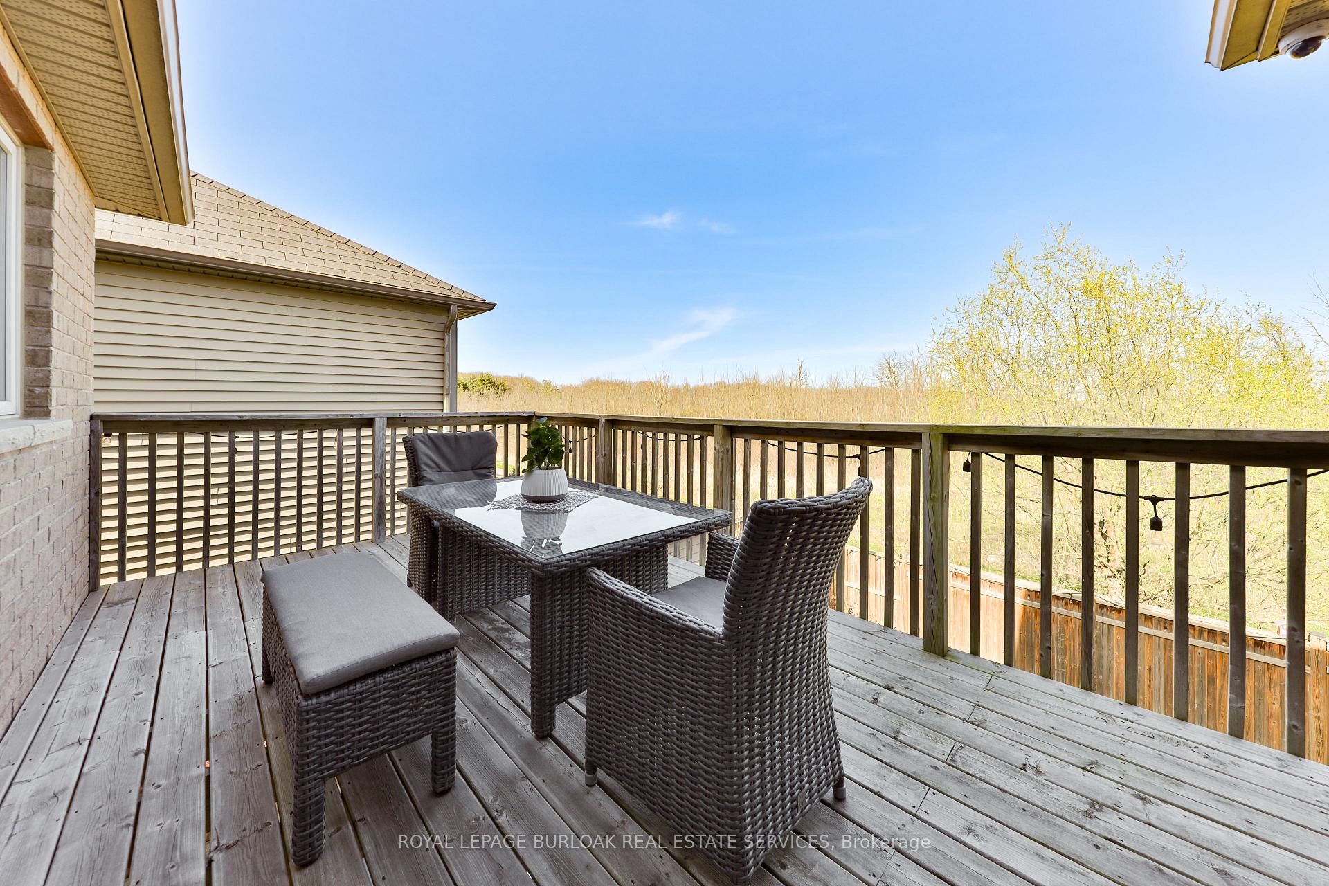 Photo 19 of 4 Thornbury Court, Hamilton, Stoney Creek Mountain — HOMEH
