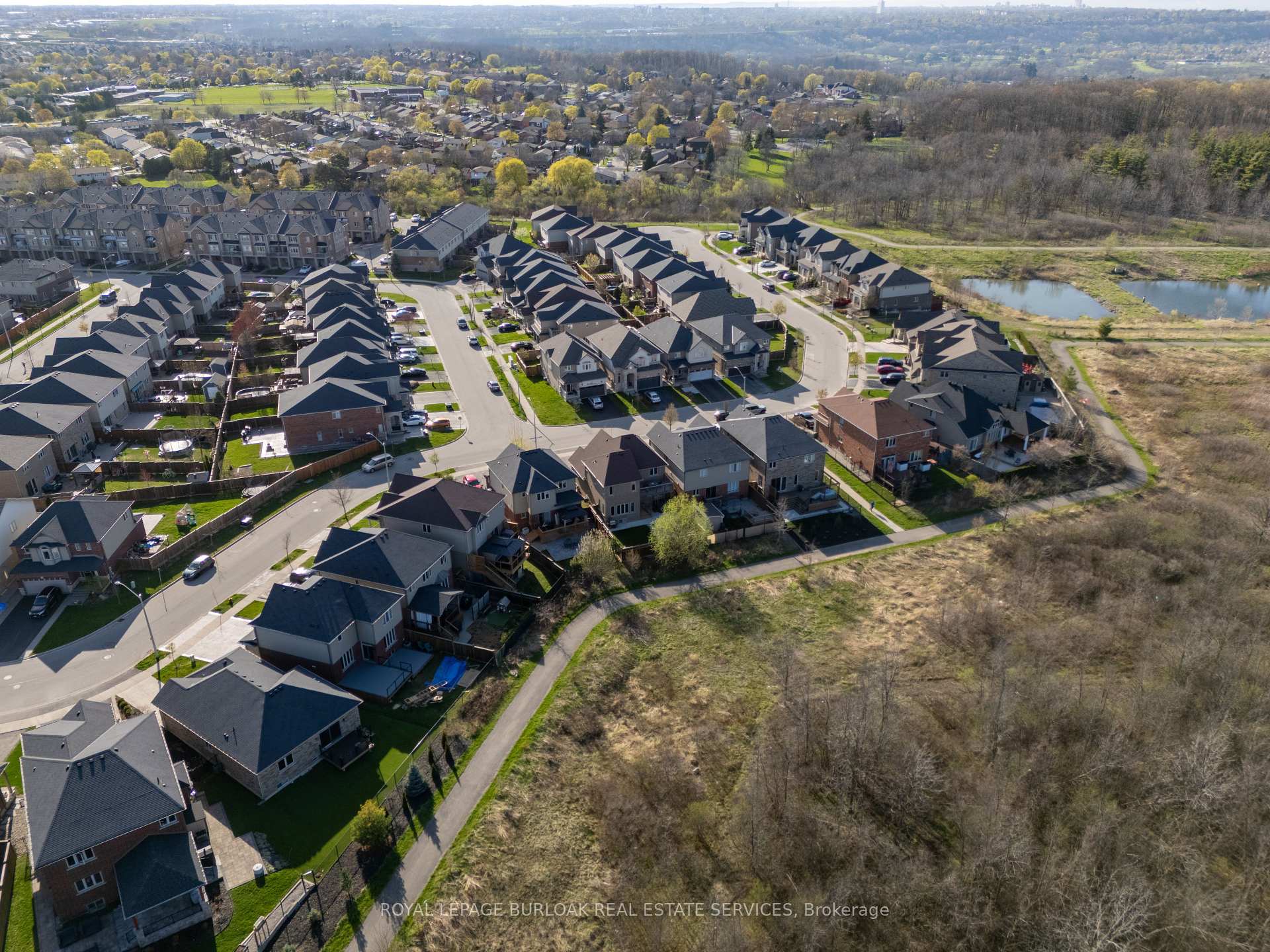 Photo 35 of 4 Thornbury Court, Hamilton, Stoney Creek Mountain — HOMEH