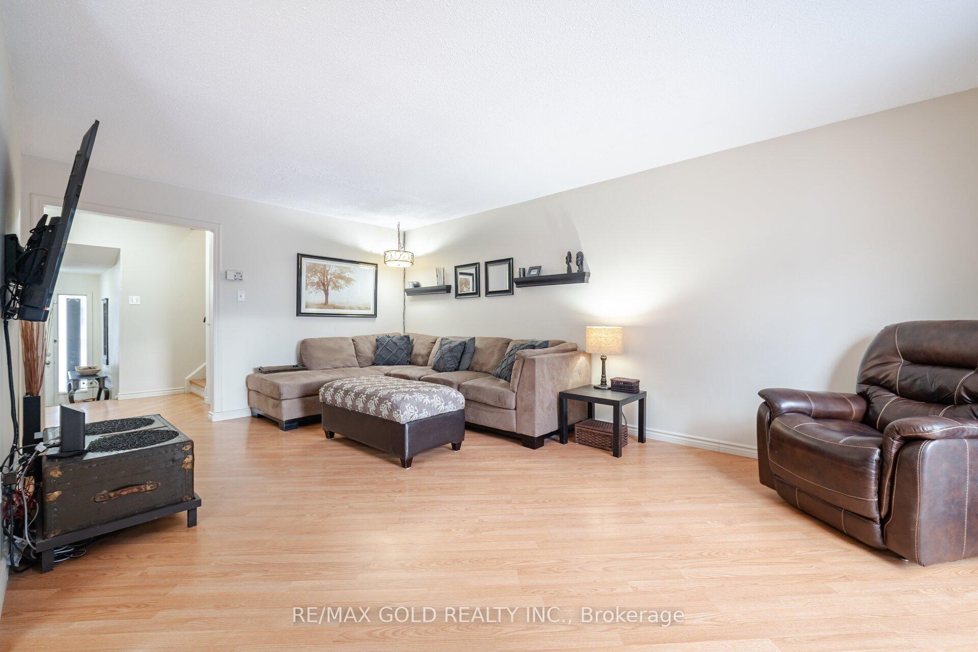 Photo 8 of 117 Beech Street, Brampton, Brampton North — HOMEH