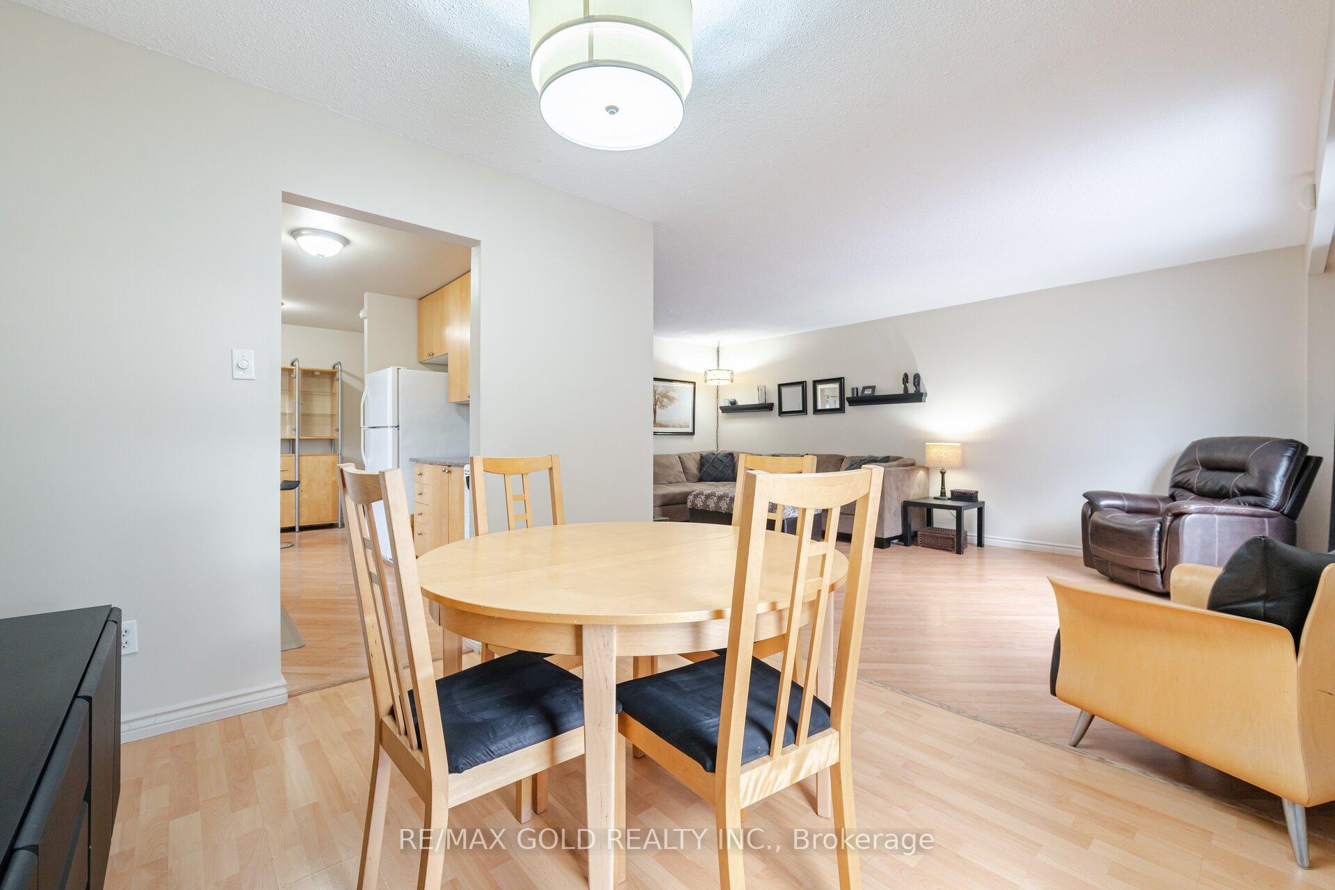 Photo 12 of 117 Beech Street, Brampton, Brampton North — HOMEH